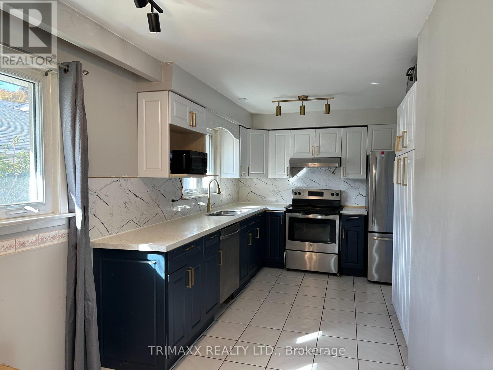 1179 Forestwood Drive, Mississauga, Ontario  L5C 1H6 - Photo 12 - W12514702