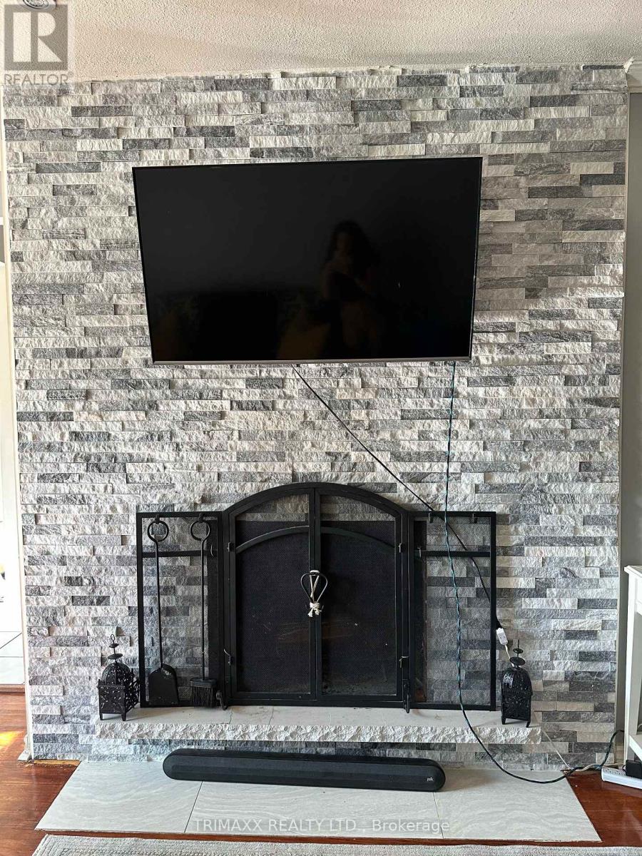 1179 Forestwood Drive, Mississauga, Ontario  L5C 1H6 - Photo 18 - W12514702