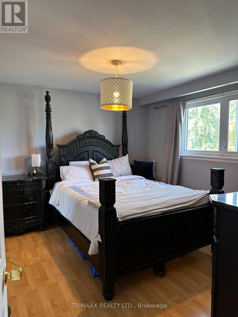 1179 Forestwood Drive, Mississauga, Ontario  L5C 1H6 - Photo 19 - W12514702