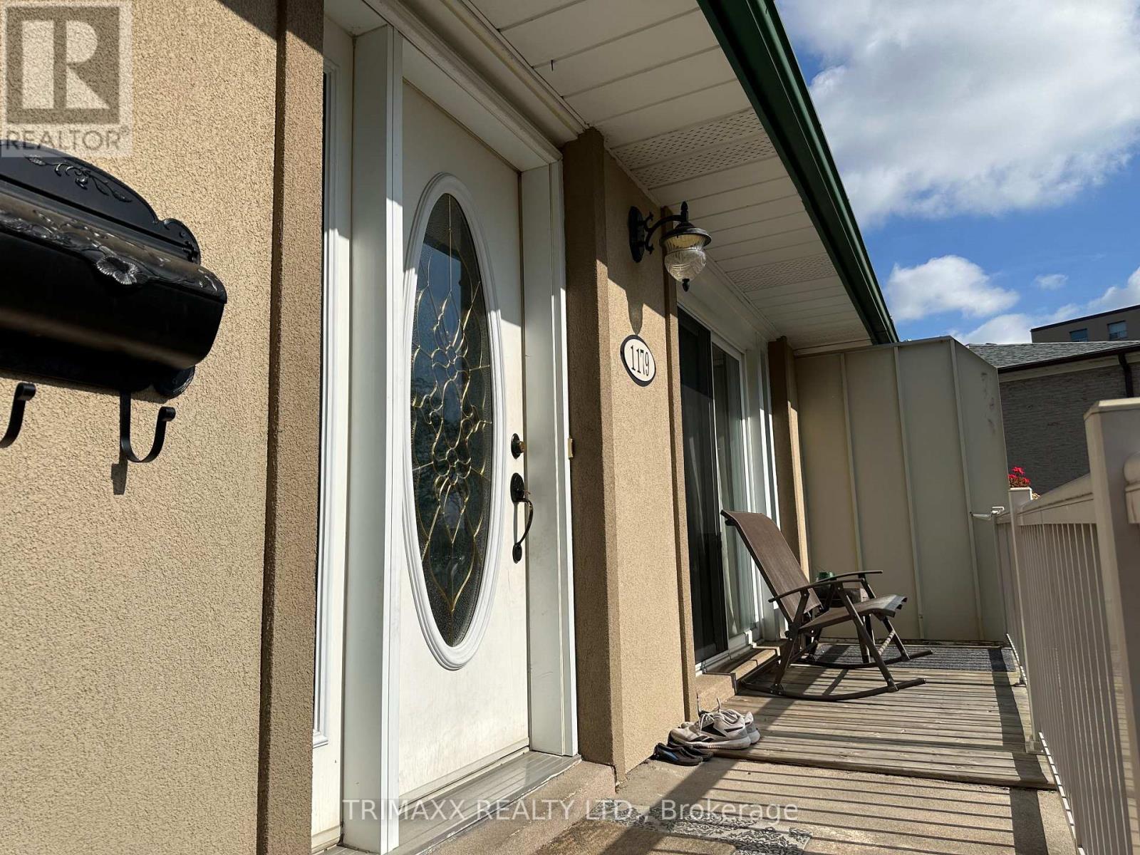 1179 Forestwood Drive, Mississauga, Ontario  L5C 1H6 - Photo 2 - W12514702