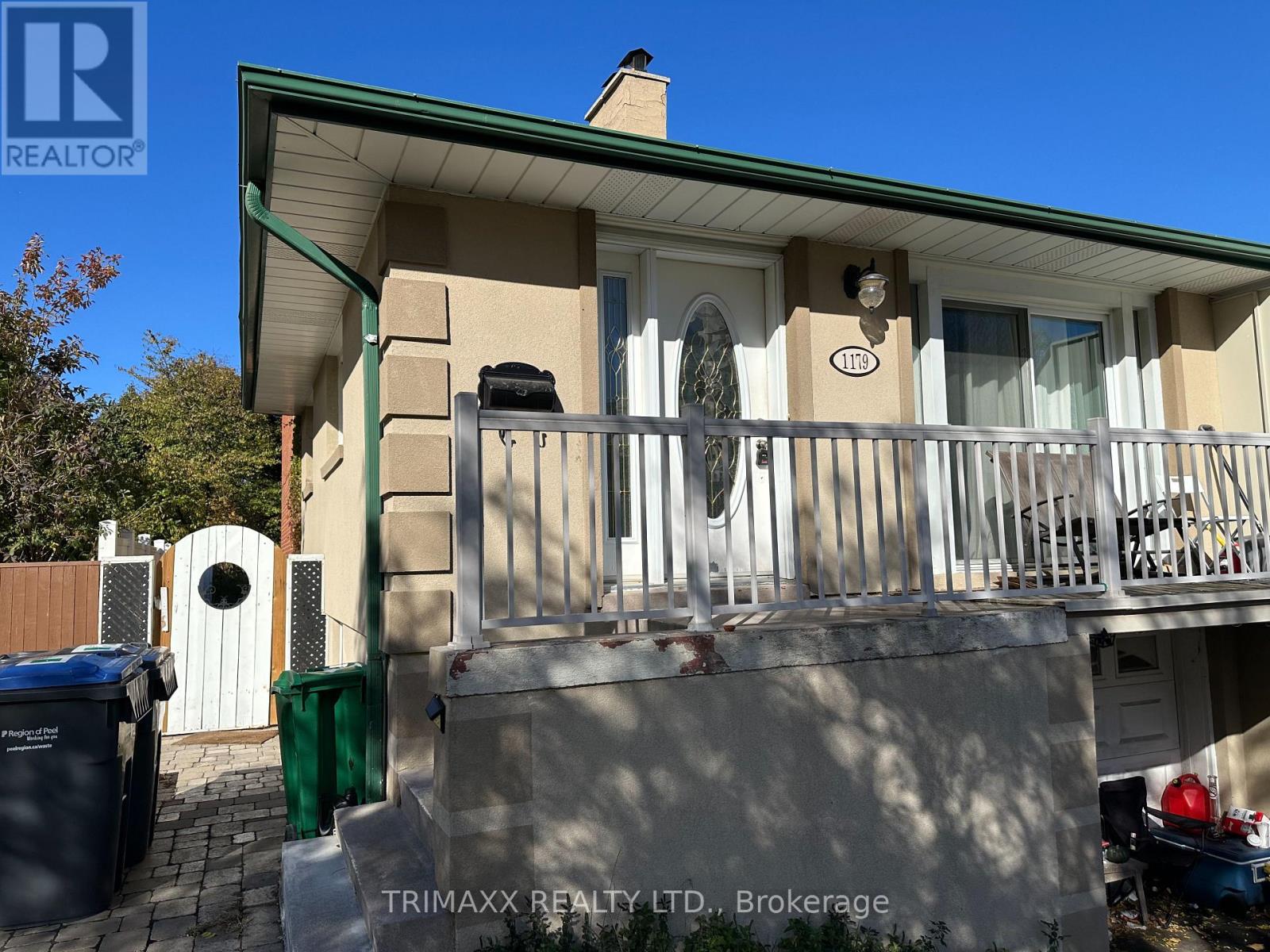 1179 Forestwood Drive, Mississauga, Ontario  L5C 1H6 - Photo 3 - W12514702