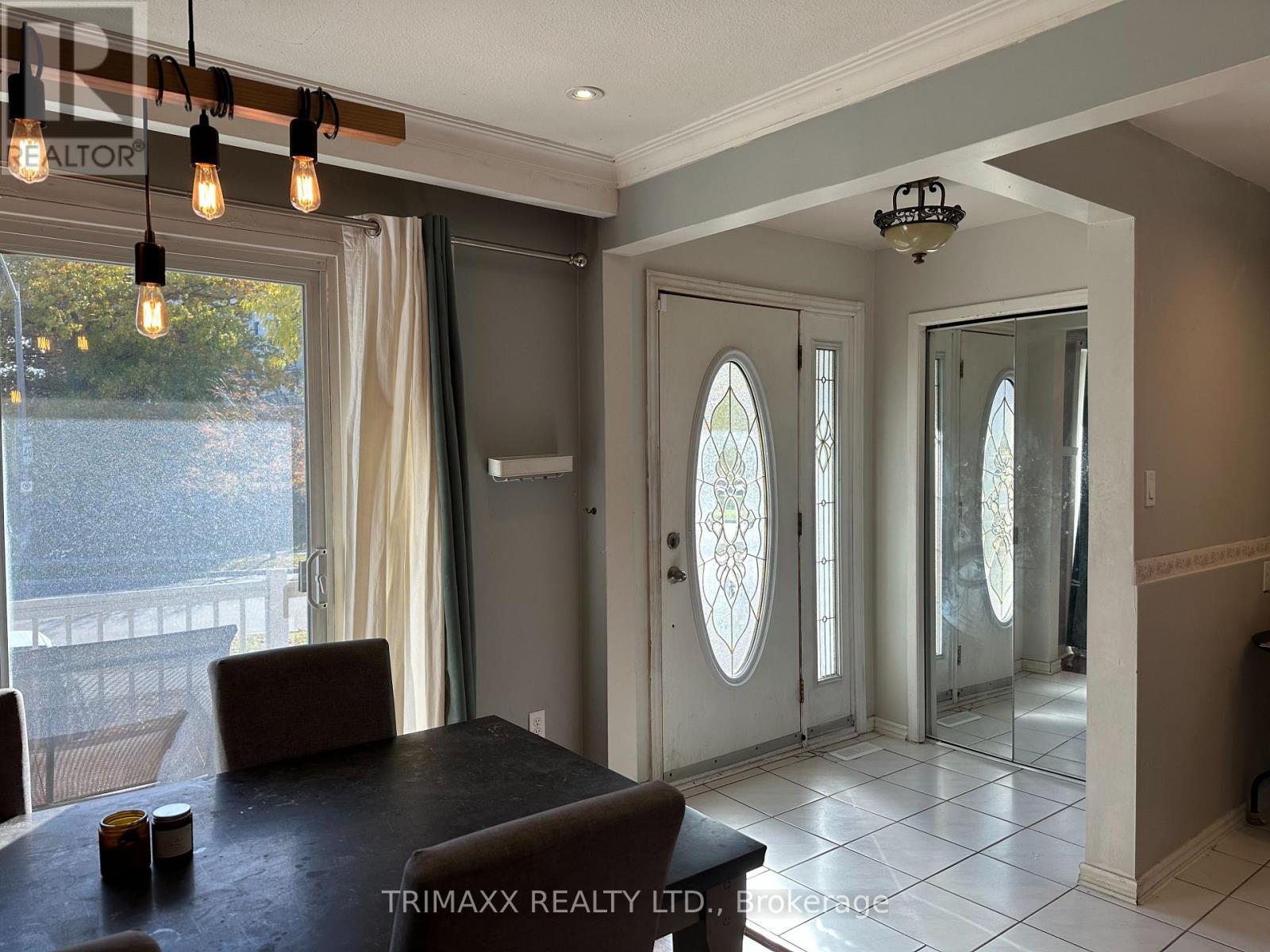 1179 Forestwood Drive, Mississauga, Ontario  L5C 1H6 - Photo 5 - W12514702