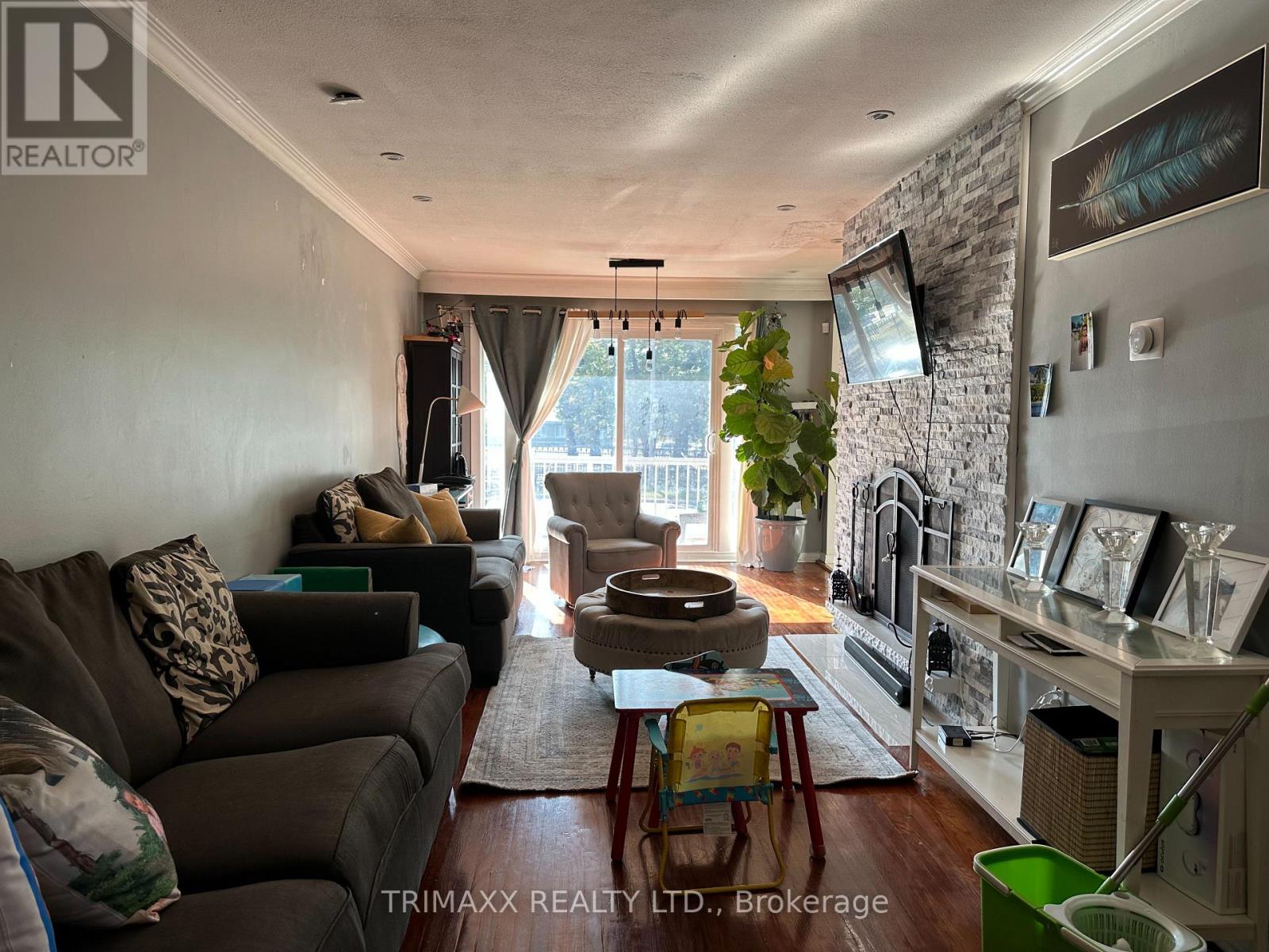 1179 Forestwood Drive, Mississauga, Ontario  L5C 1H6 - Photo 7 - W12514702