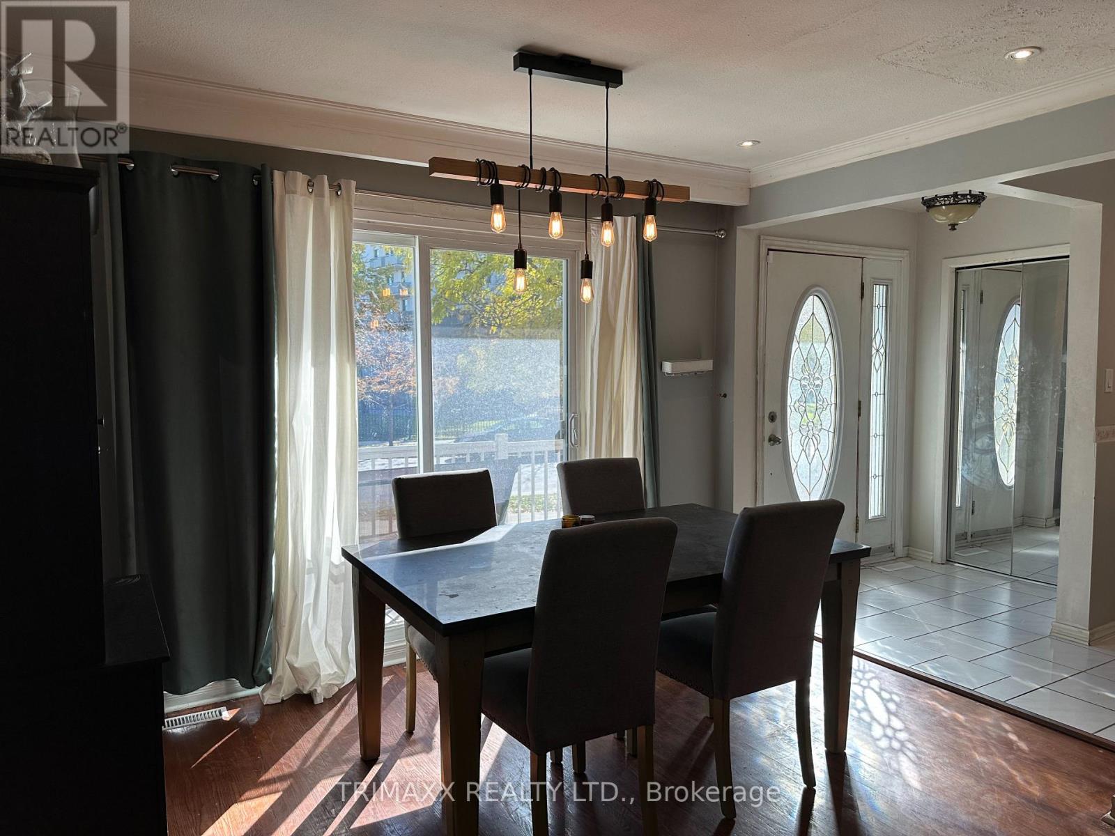 1179 Forestwood Drive, Mississauga, Ontario  L5C 1H6 - Photo 9 - W12514702