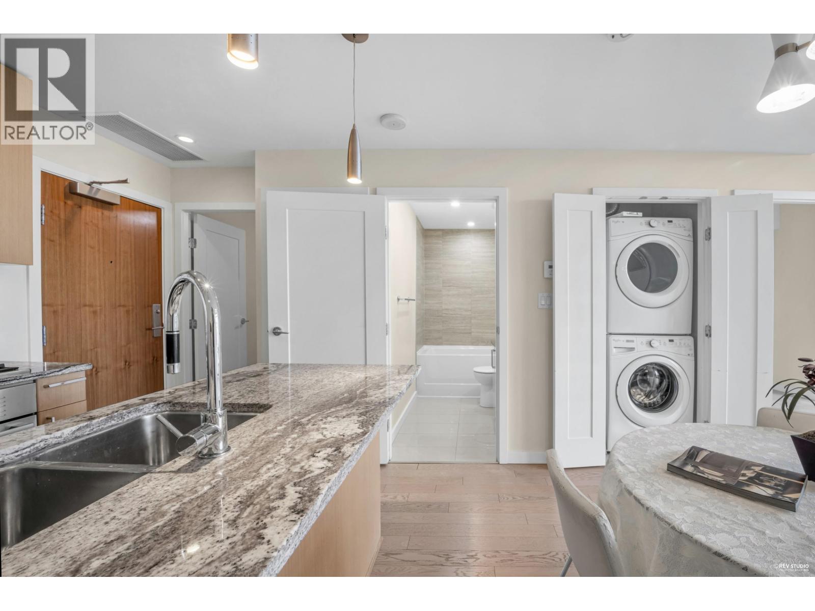 1002 88 W 1st Avenue, Vancouver, British Columbia  V5Y 0K2 - Photo 11 - R3065186