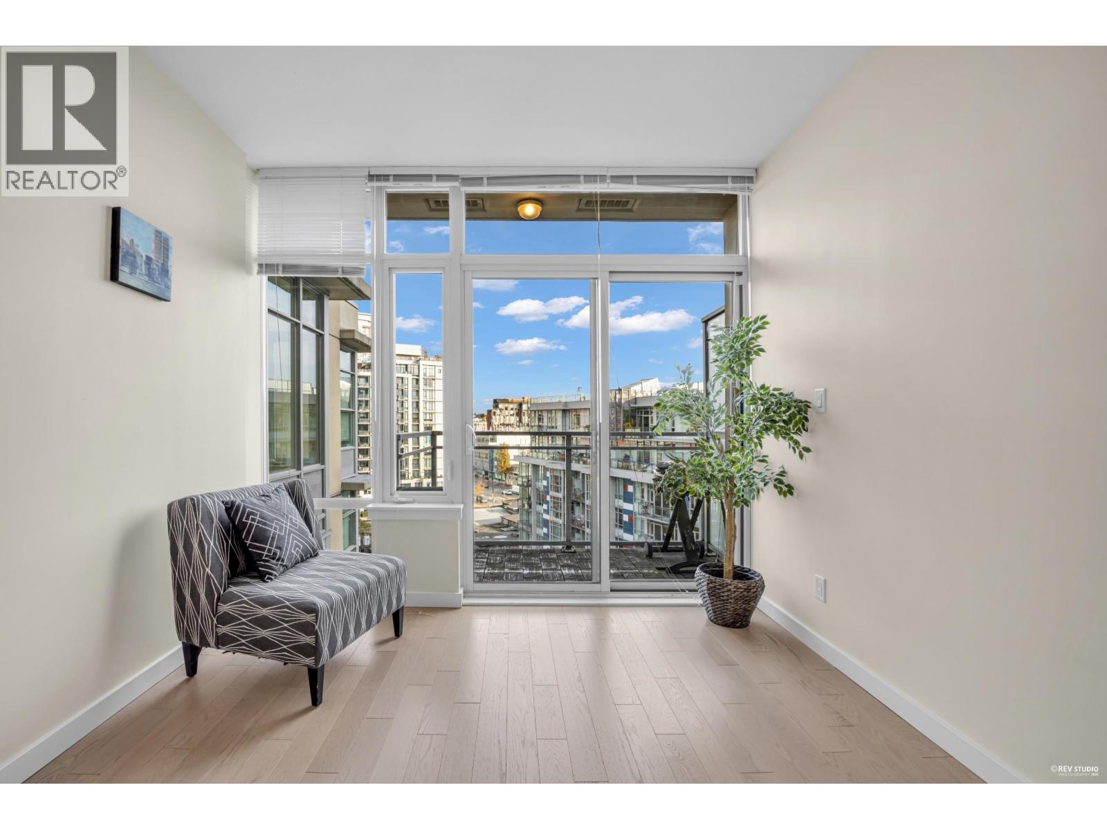 1002 88 W 1st Avenue, Vancouver, British Columbia  V5Y 0K2 - Photo 2 - R3065186