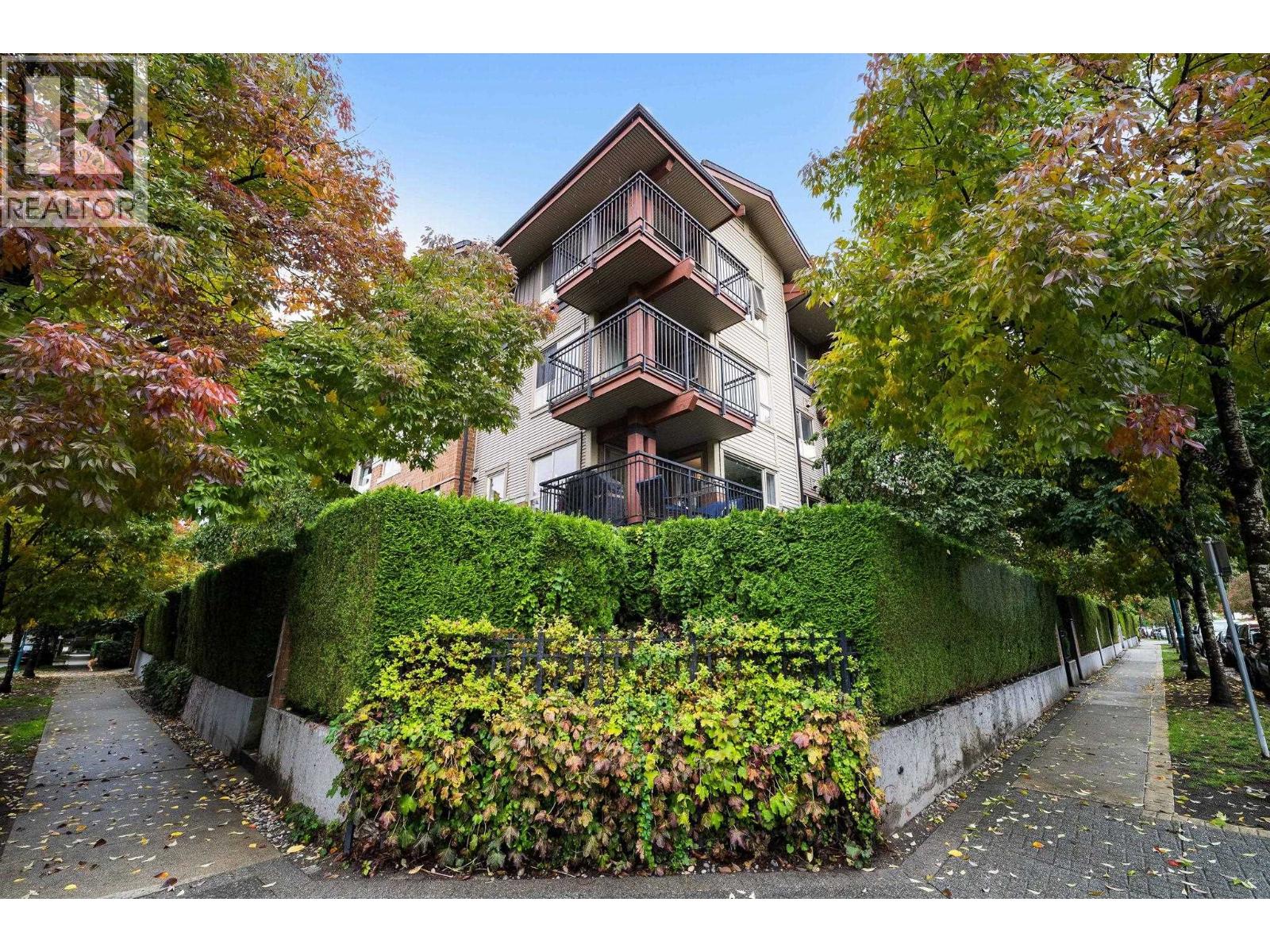 210 200 Klahanie Drive, Port Moody, British Columbia  V3H 5K7 - Photo 2 - R3065203