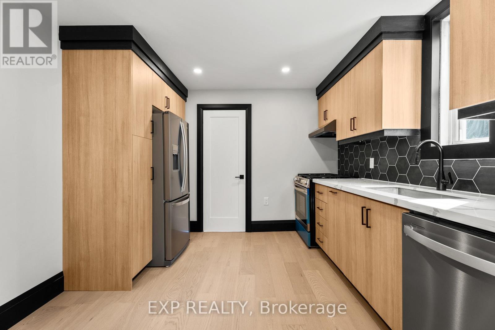 105 Rothsay Avenue, Hamilton, Ontario  L8M 3G3 - Photo 12 - X12514512