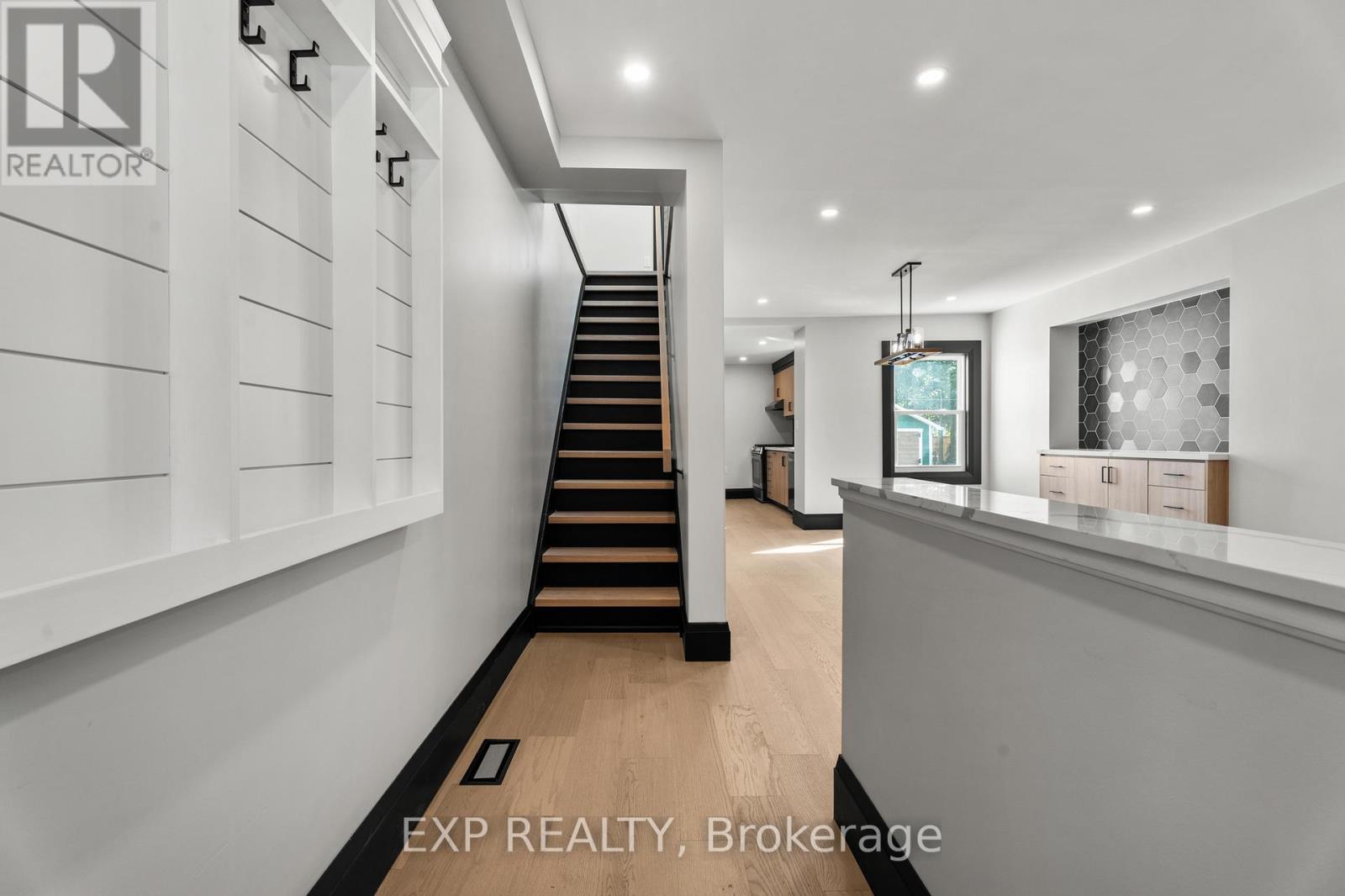 105 Rothsay Avenue, Hamilton, Ontario  L8M 3G3 - Photo 7 - X12514512