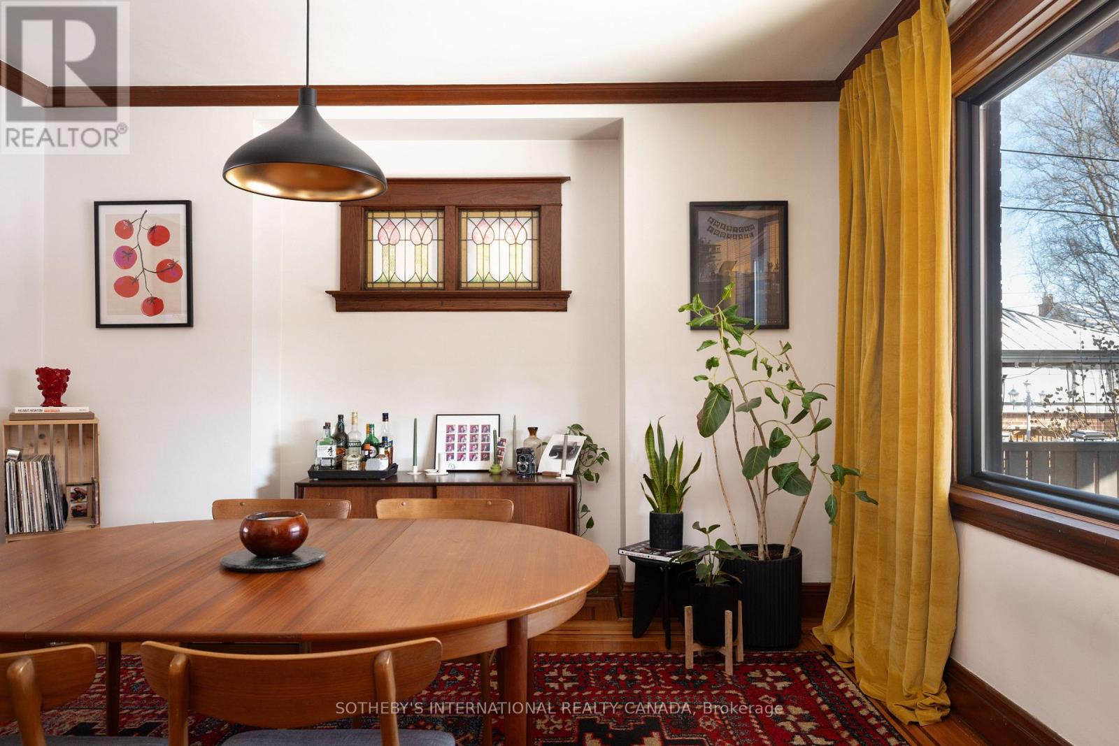 253 Graham Avenue S, Hamilton, Ontario  L8K 2M7 - Photo 3 - X12514580