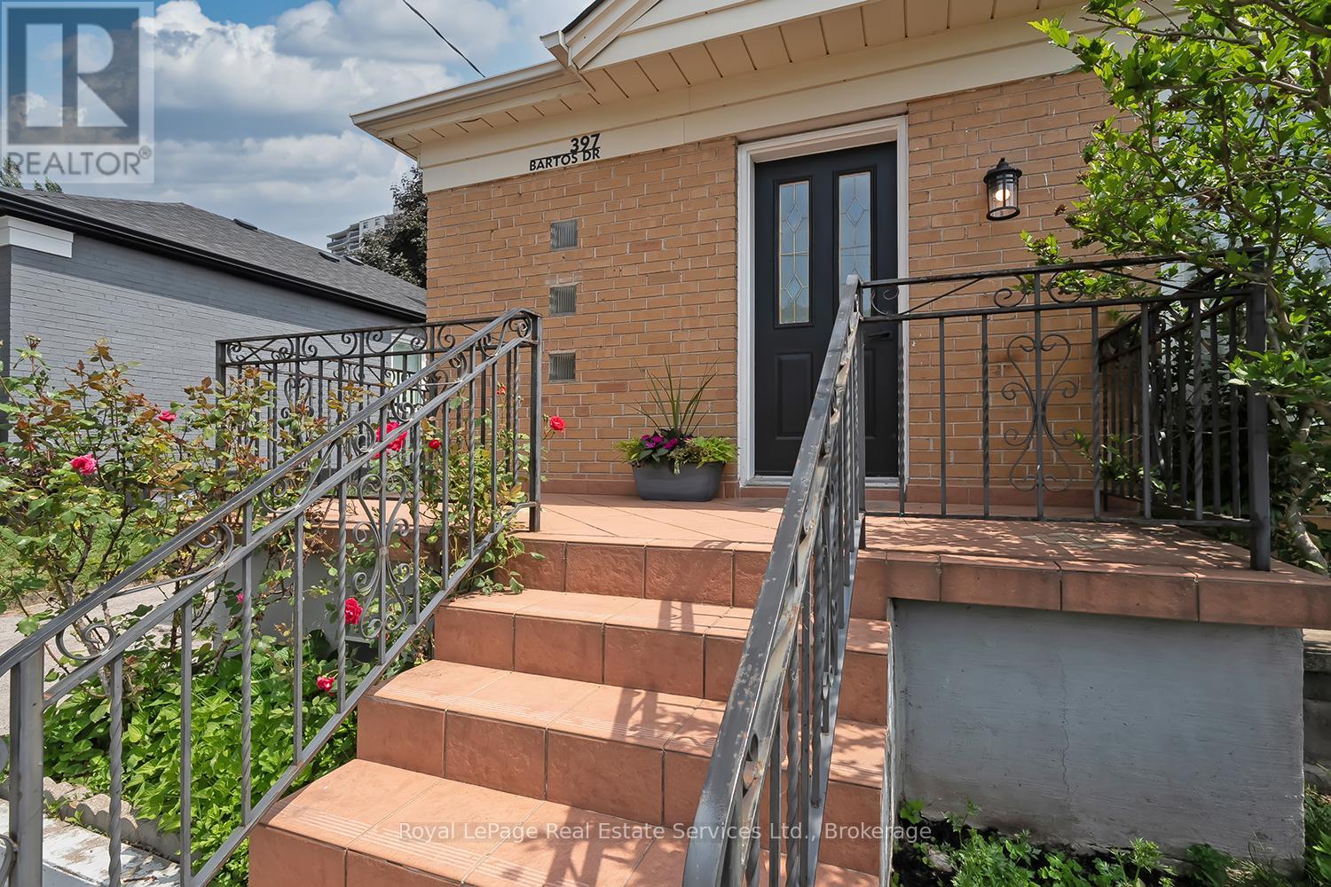 397 Bartos Drive, Oakville, Ontario  L6K 3E5 - Photo 1 - W12493290