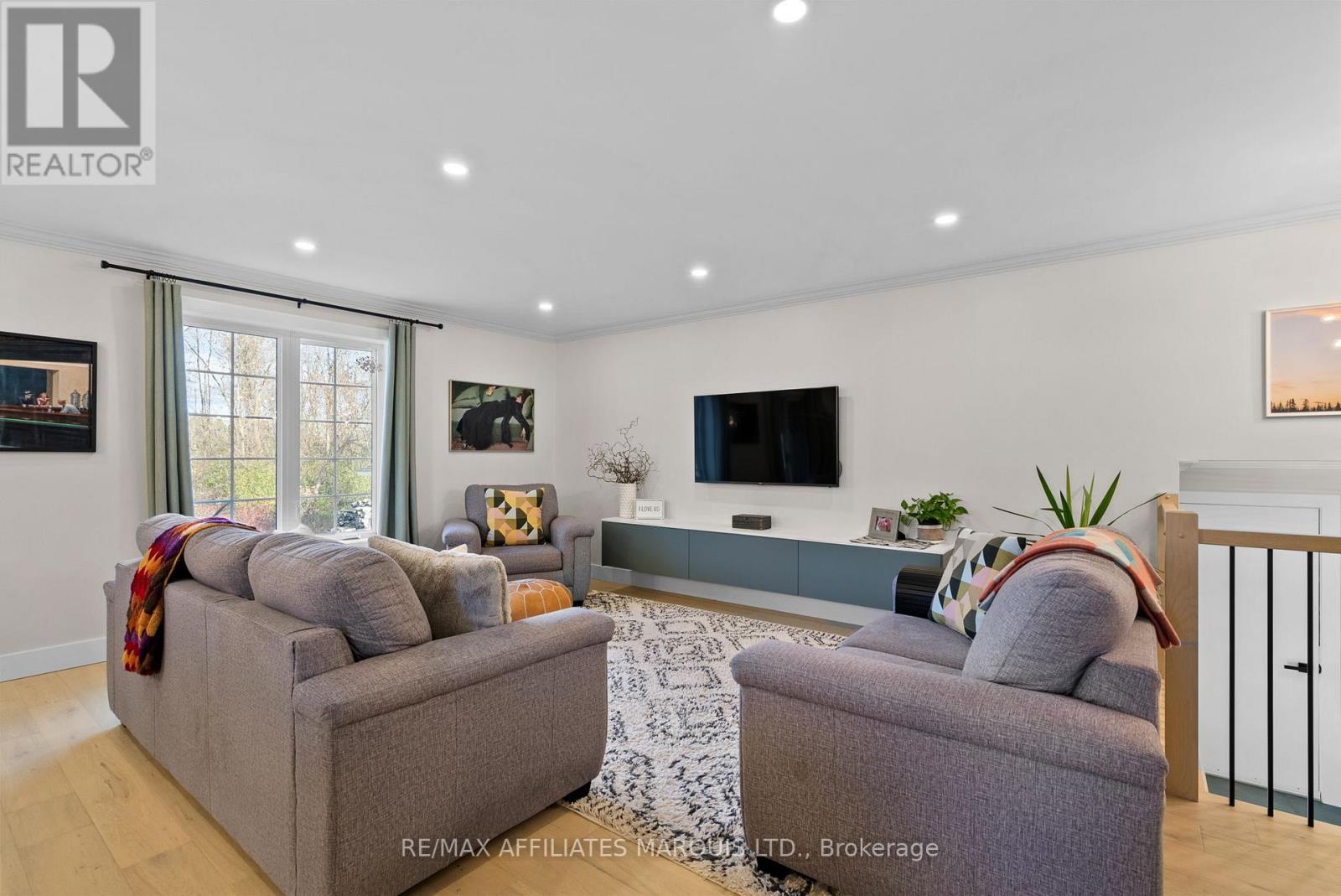 6525 Clifford Avenue, South Glengarry, Ontario K6H 5R5 - Photo 12 - X12514732