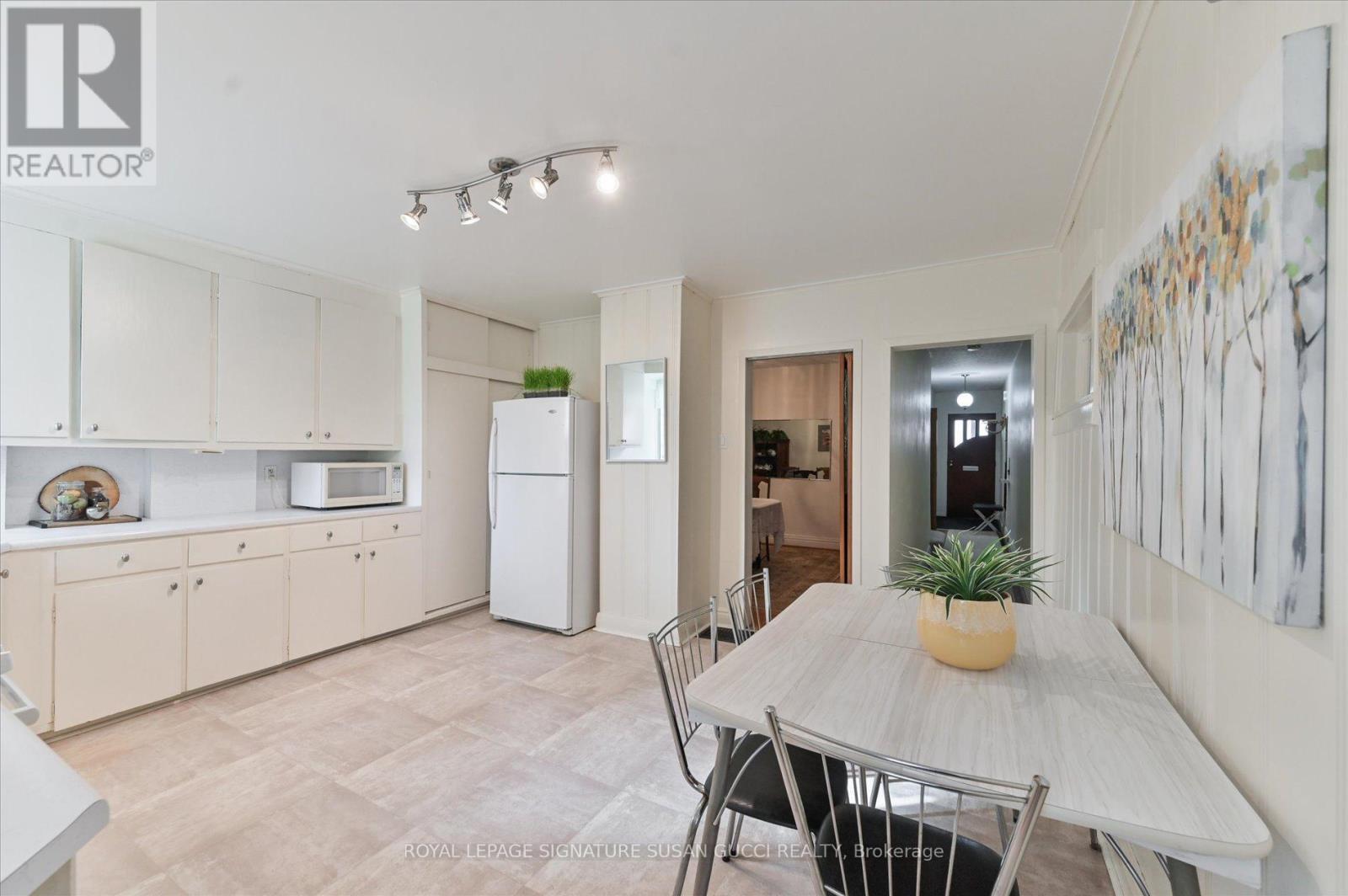 313 Gowan Avenue, Toronto, Ontario  M4J 2K7 - Photo 7 - E12509918