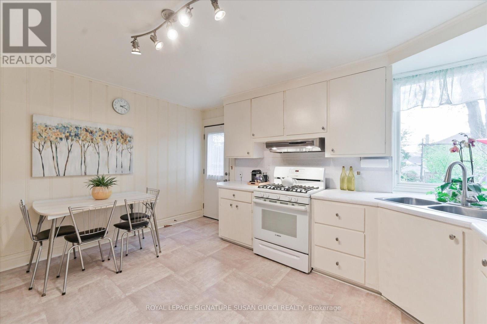 313 Gowan Avenue, Toronto, Ontario  M4J 2K7 - Photo 8 - E12509918