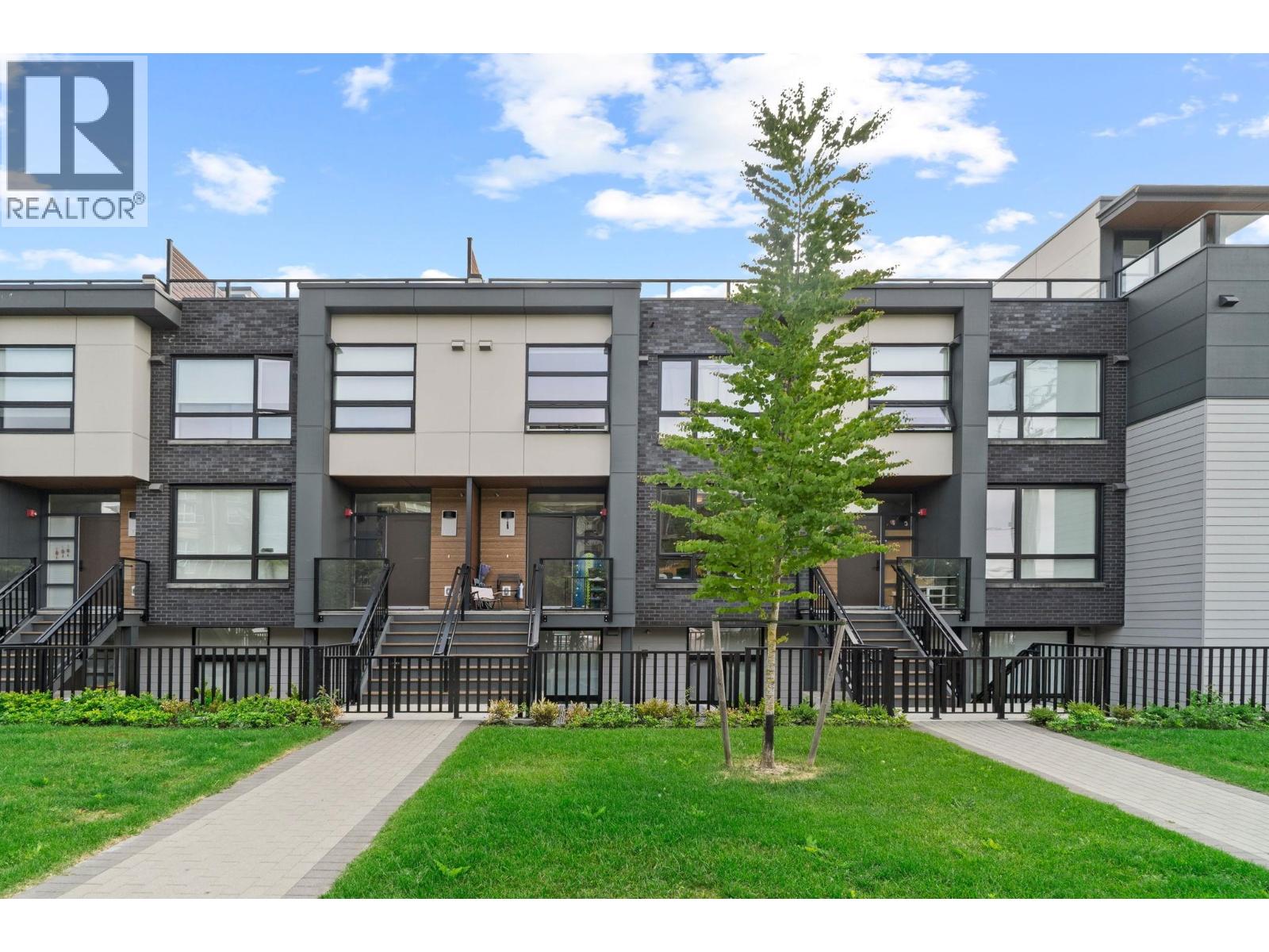 114 6085 Irmin Street, Burnaby, British Columbia  V5J 5C5 - Photo 2 - R3065060