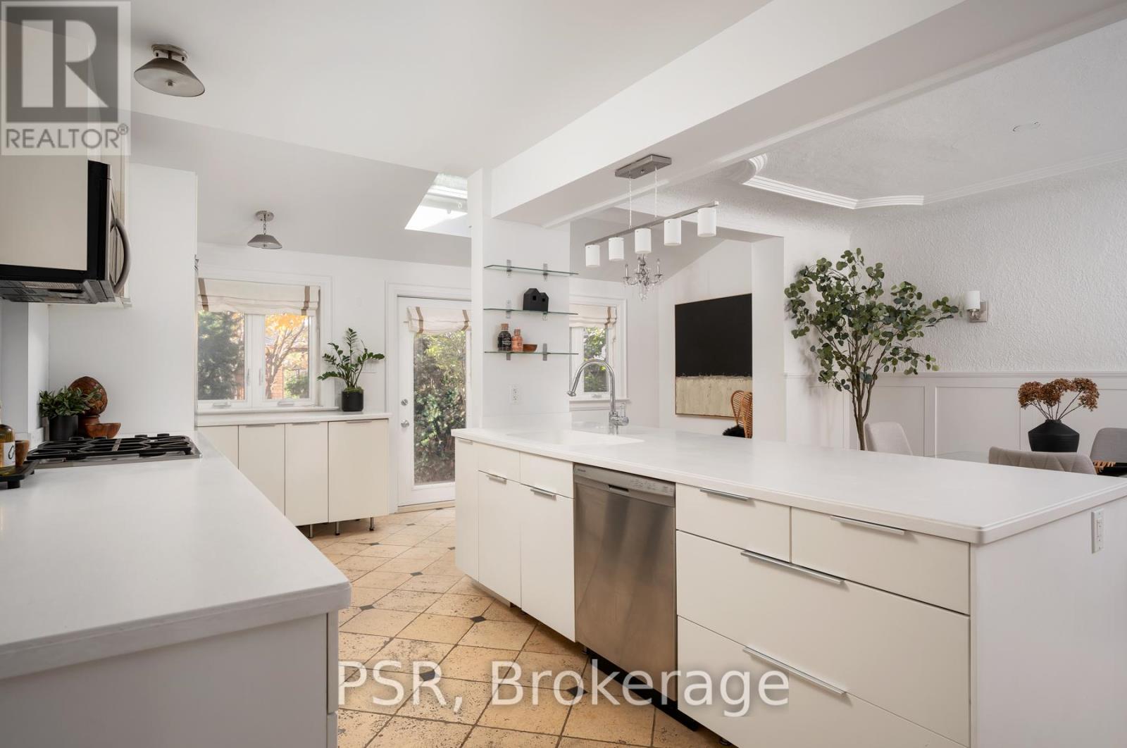 217 Northcliffe Boulevard, Toronto, Ontario M6E 3K8 - Photo 17 - C12514728