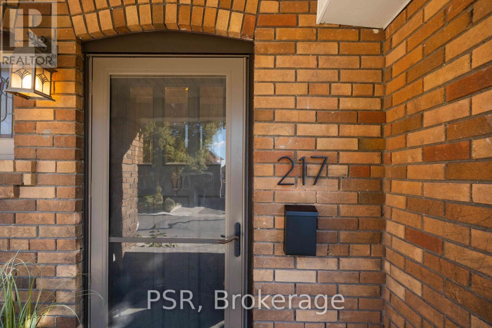 217 Northcliffe Boulevard, Toronto, Ontario M6E 3K8 - Photo 4 - C12514728