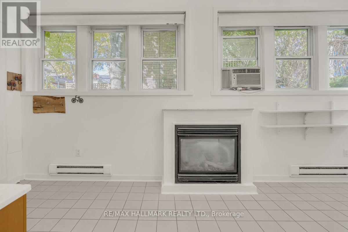 Coach House - 321 Palmerston Boulevard, Toronto, Ontario M6G 2N5 - Photo 4 - C12514758