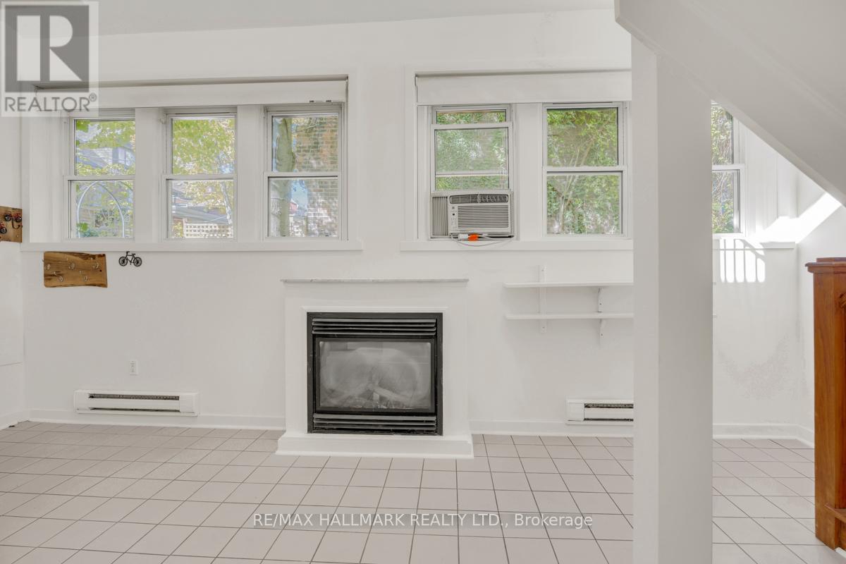 Coach House - 321 Palmerston Boulevard, Toronto, Ontario M6G 2N5 - Photo 6 - C12514758