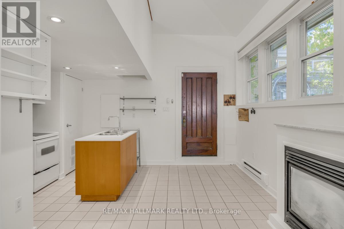 Coach House - 321 Palmerston Boulevard, Toronto, Ontario M6G 2N5 - Photo 7 - C12514758