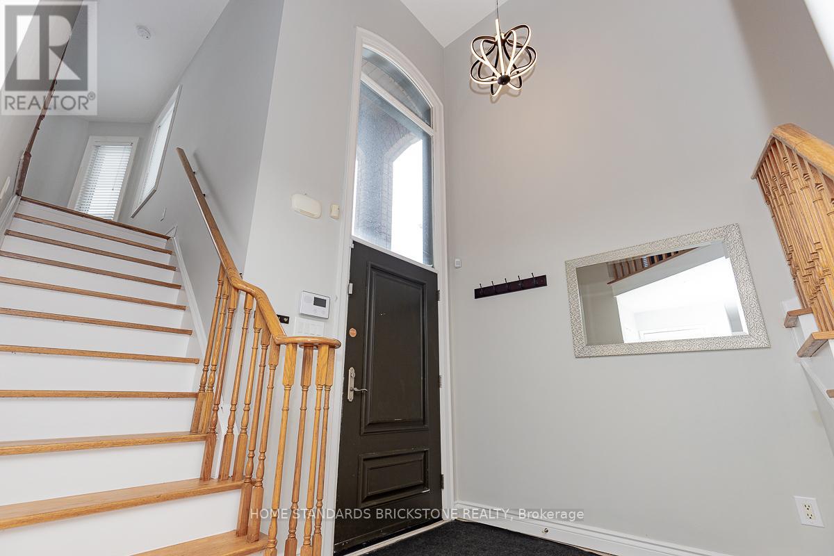 72 Sylwood Crescent, Vaughan, Ontario  L6A 2P7 - Photo 4 - N12514772