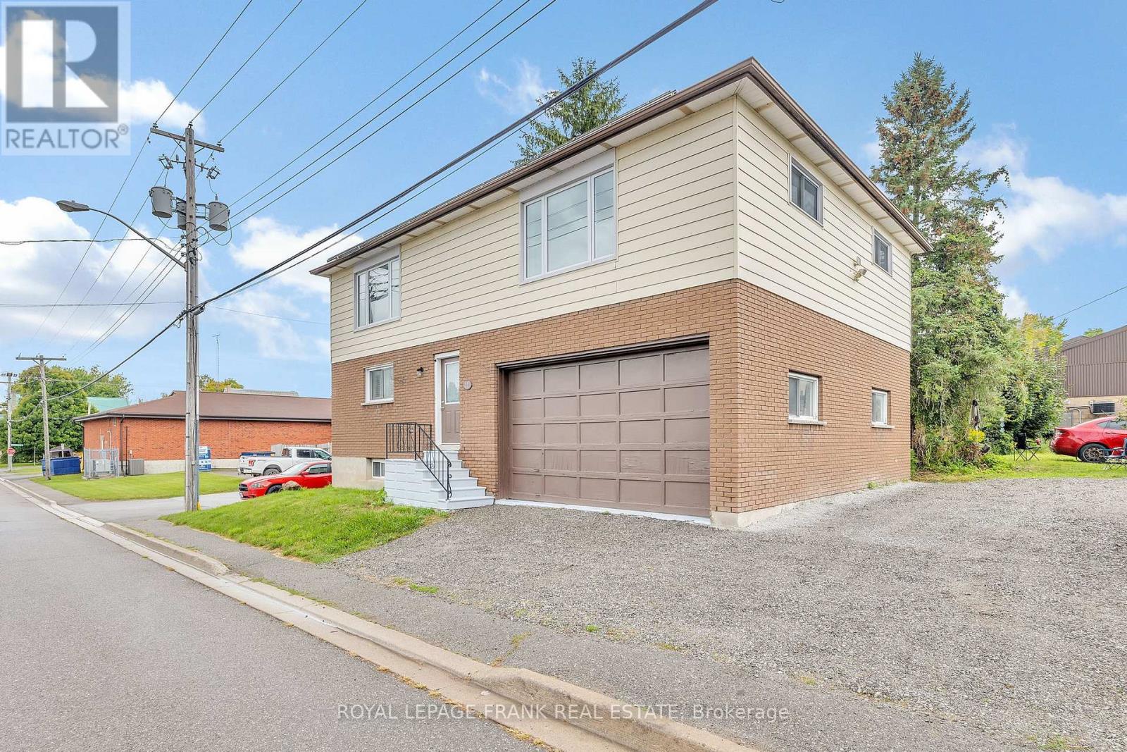 11 Mary Street E, Kawartha Lakes, Ontario  K0L 2W0 - Photo 3 - X12514812