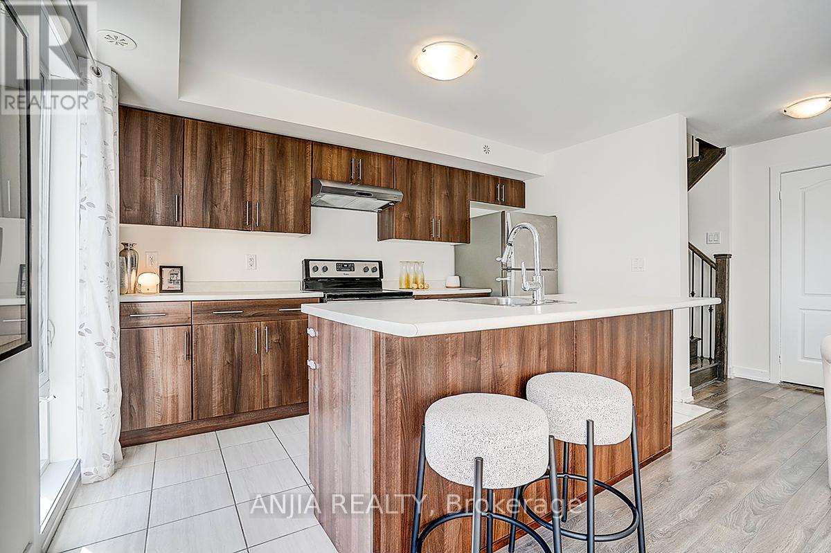 304 - 20 Dunsheath Way, Markham, Ontario  L6B 1N3 - Photo 12 - N12513578