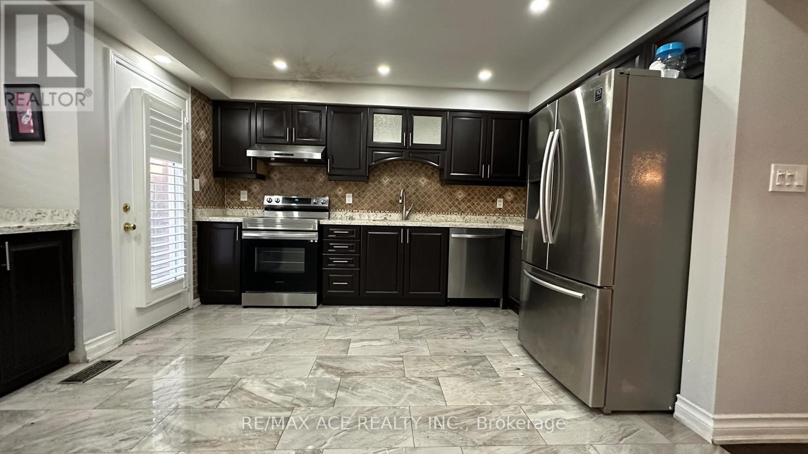 20 Ponymeadow Way, Brampton, Ontario  L6X 0M3 - Photo 12 - W12514750