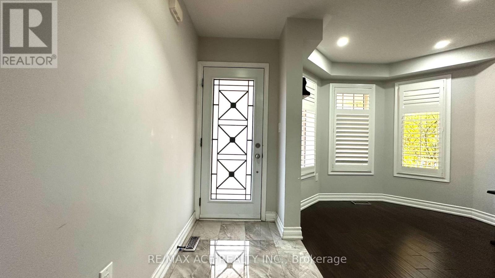 20 Ponymeadow Way, Brampton, Ontario  L6X 0M3 - Photo 2 - W12514750