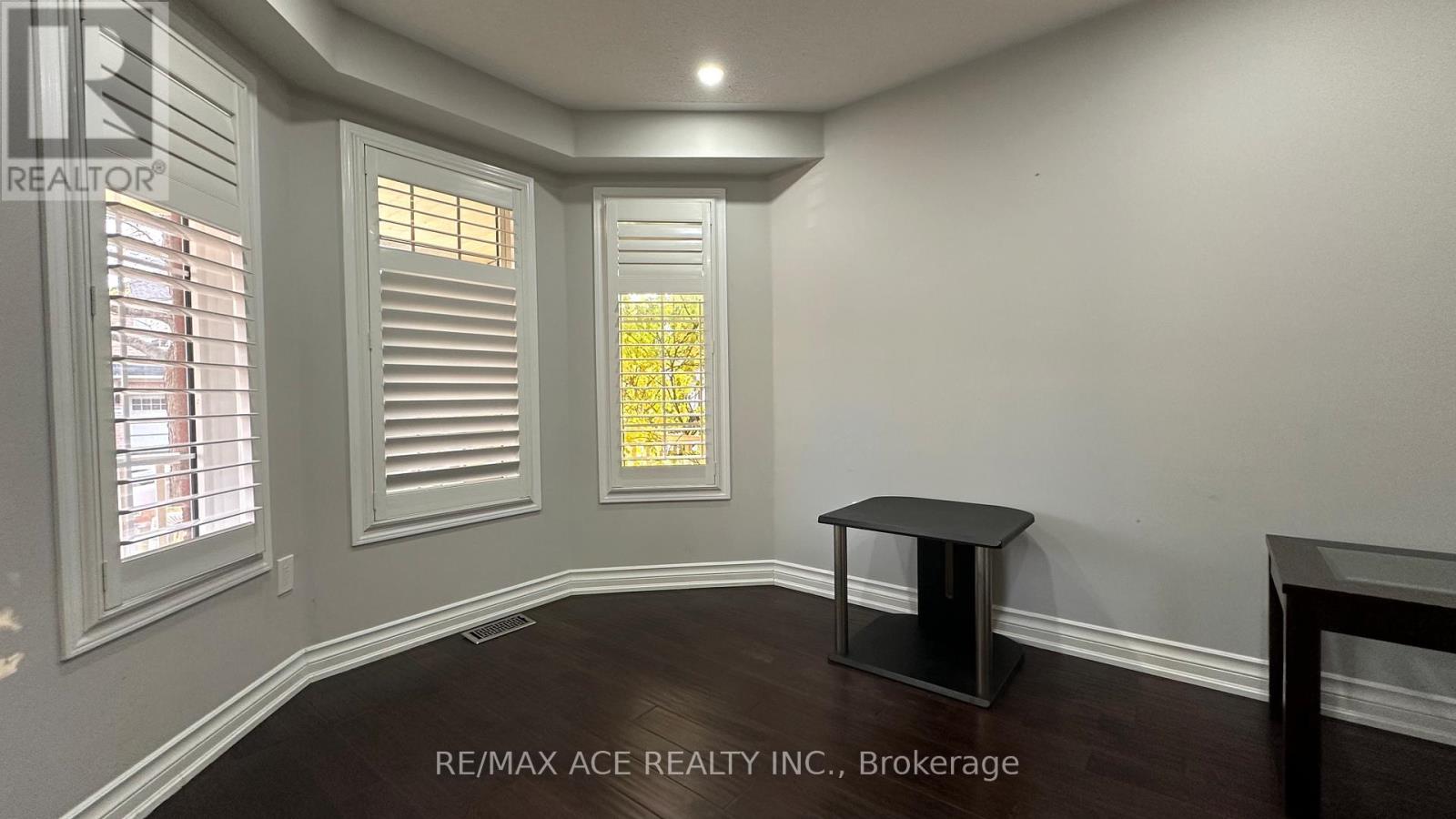 20 Ponymeadow Way, Brampton, Ontario  L6X 0M3 - Photo 3 - W12514750