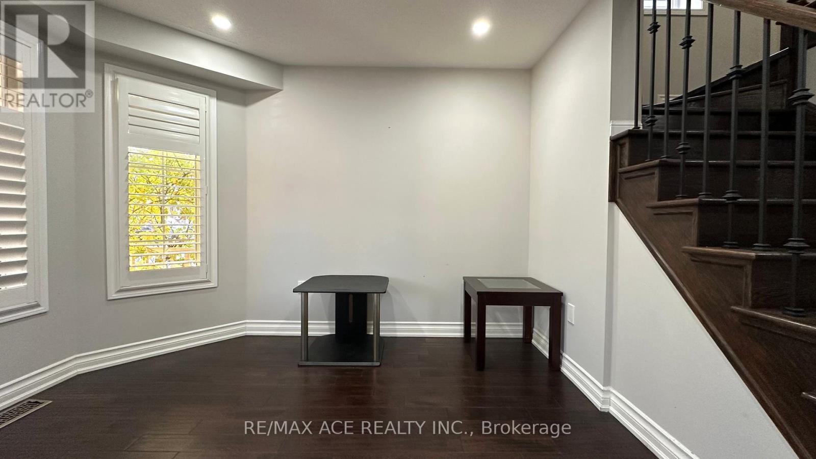 20 Ponymeadow Way, Brampton, Ontario  L6X 0M3 - Photo 4 - W12514750