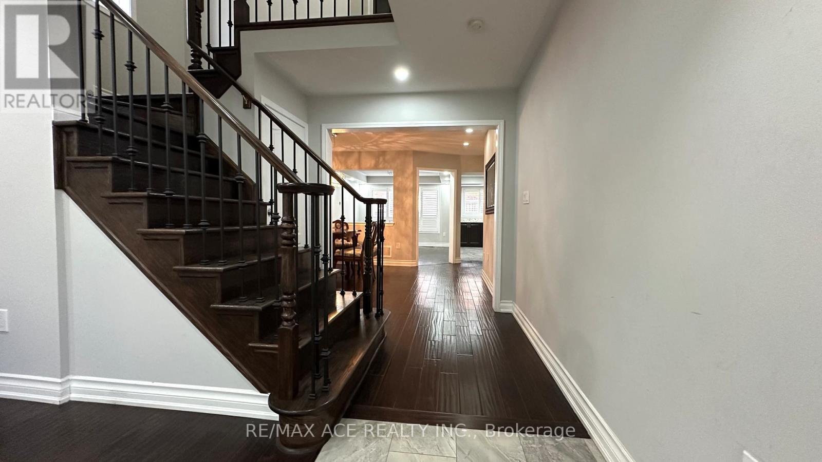 20 Ponymeadow Way, Brampton, Ontario  L6X 0M3 - Photo 5 - W12514750