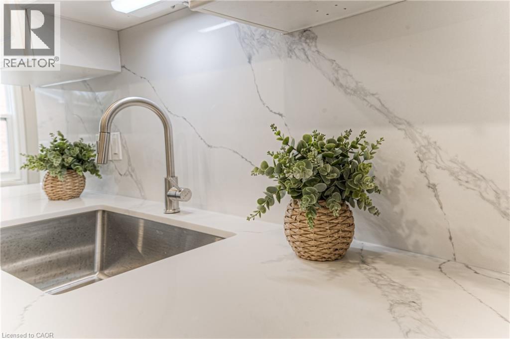 425 Keats Way Unit# 4, Waterloo, Ontario  N2L 5S7 - Photo 15 - 40785770