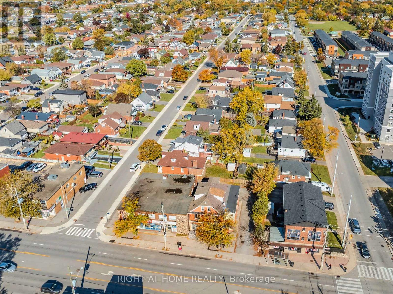 353 Queenston Road, Hamilton, Ontario  L8K 1H8 - Photo 10 - X12320536