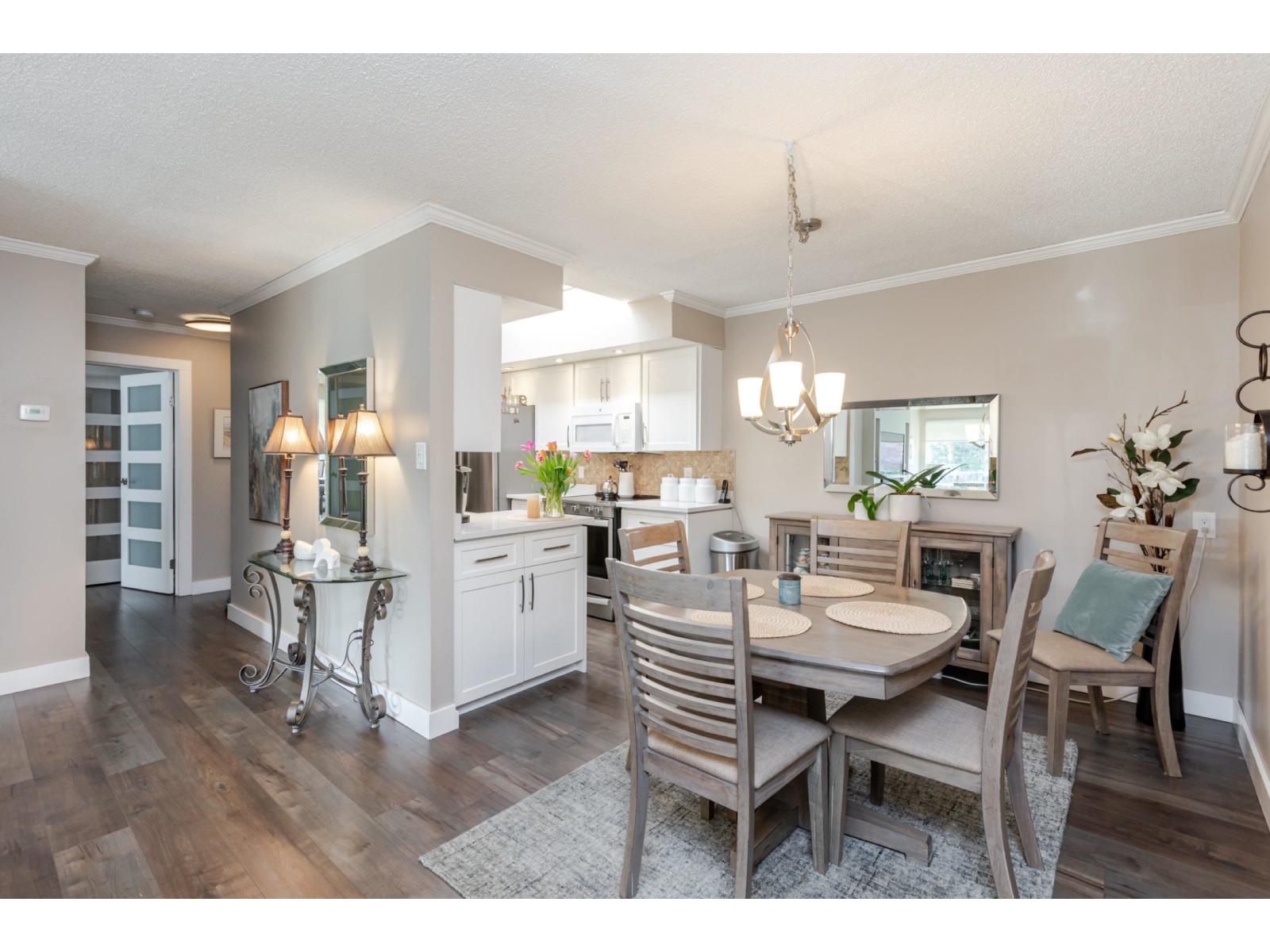 305 1351 MARTIN STREET, White Rock, British Columbia