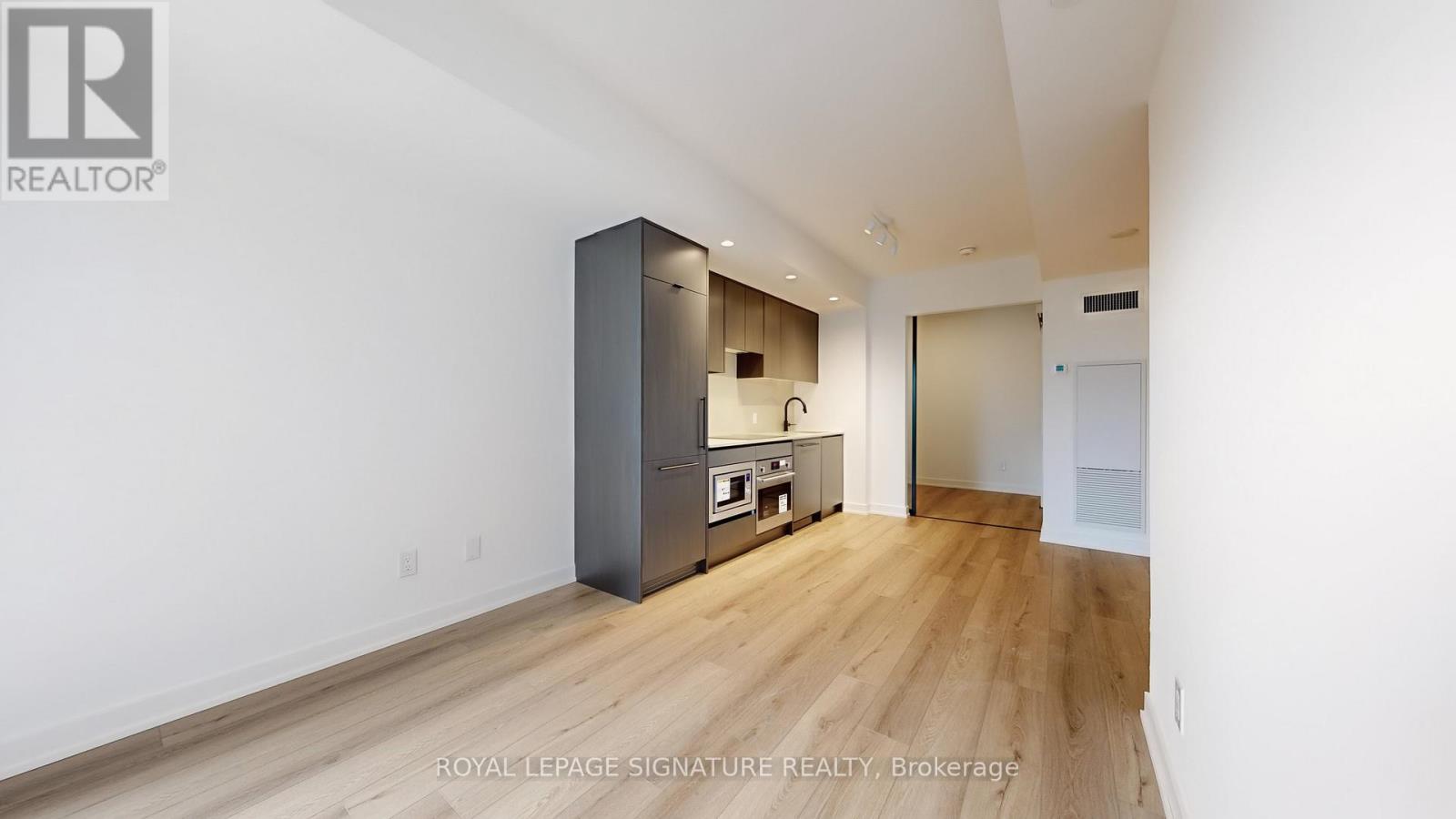 302 - 5 Lakeview Avenue, Toronto, Ontario  M6J 0H3 - Photo 2 - C12514874