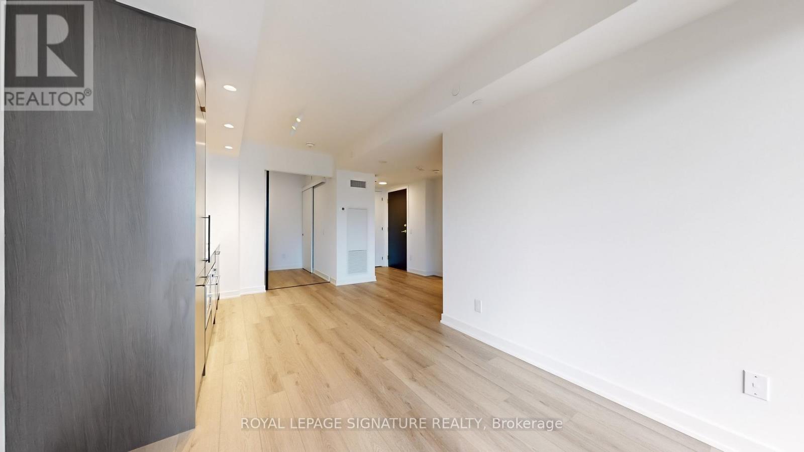 302 - 5 Lakeview Avenue, Toronto, Ontario  M6J 0H3 - Photo 4 - C12514874