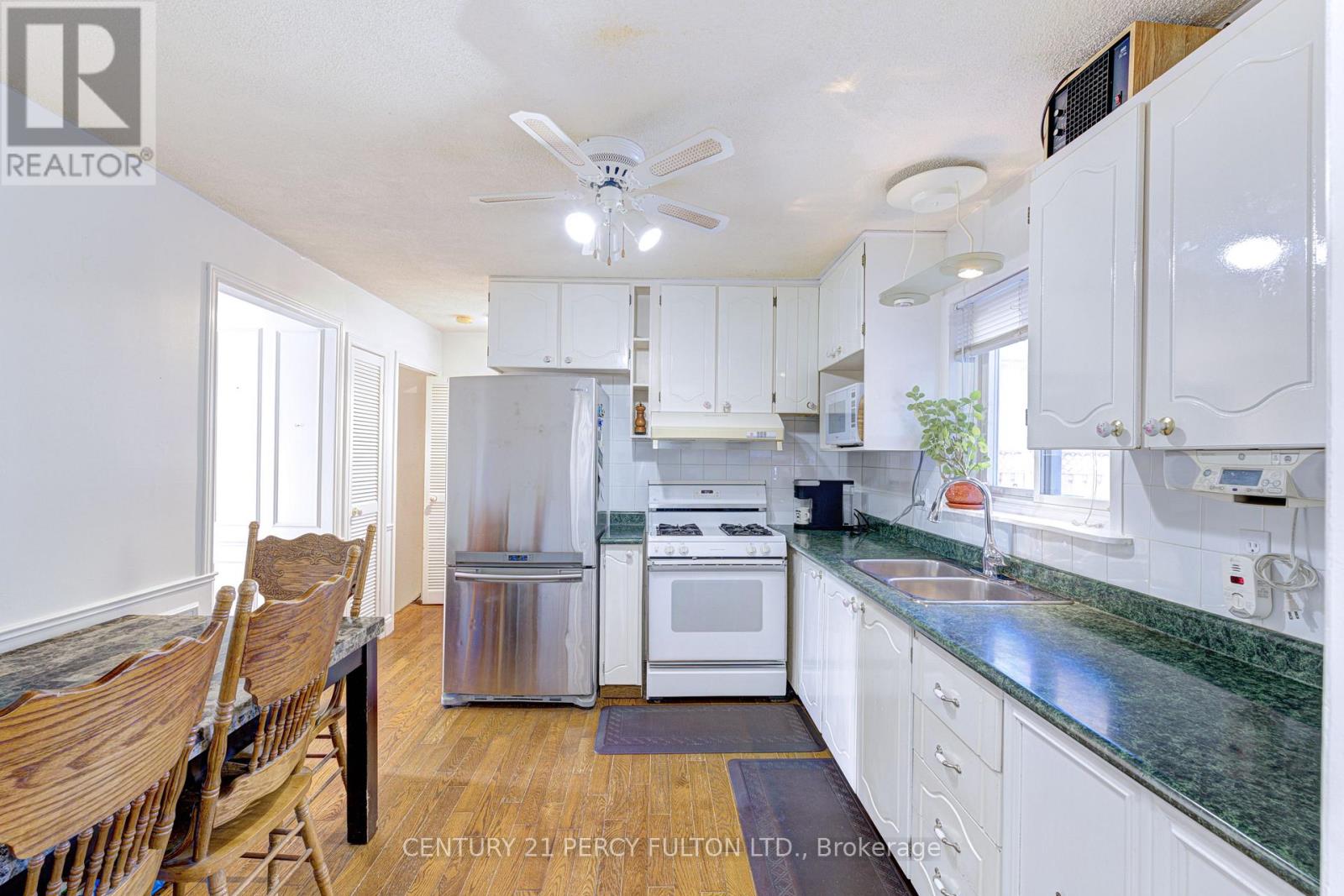 56 Snowball Crescent, Toronto, Ontario  M1B 1R9 - Photo 18 - E12514886