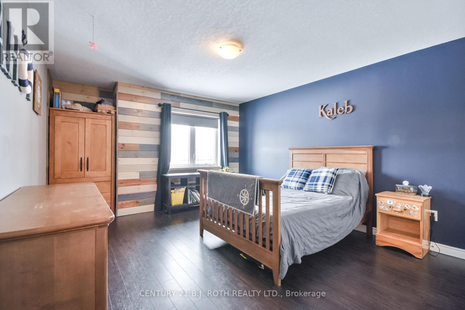 212 Maplewood Drive, Essa (Angus), Ontario  L0L 1B4 - Photo 14 - N12514836