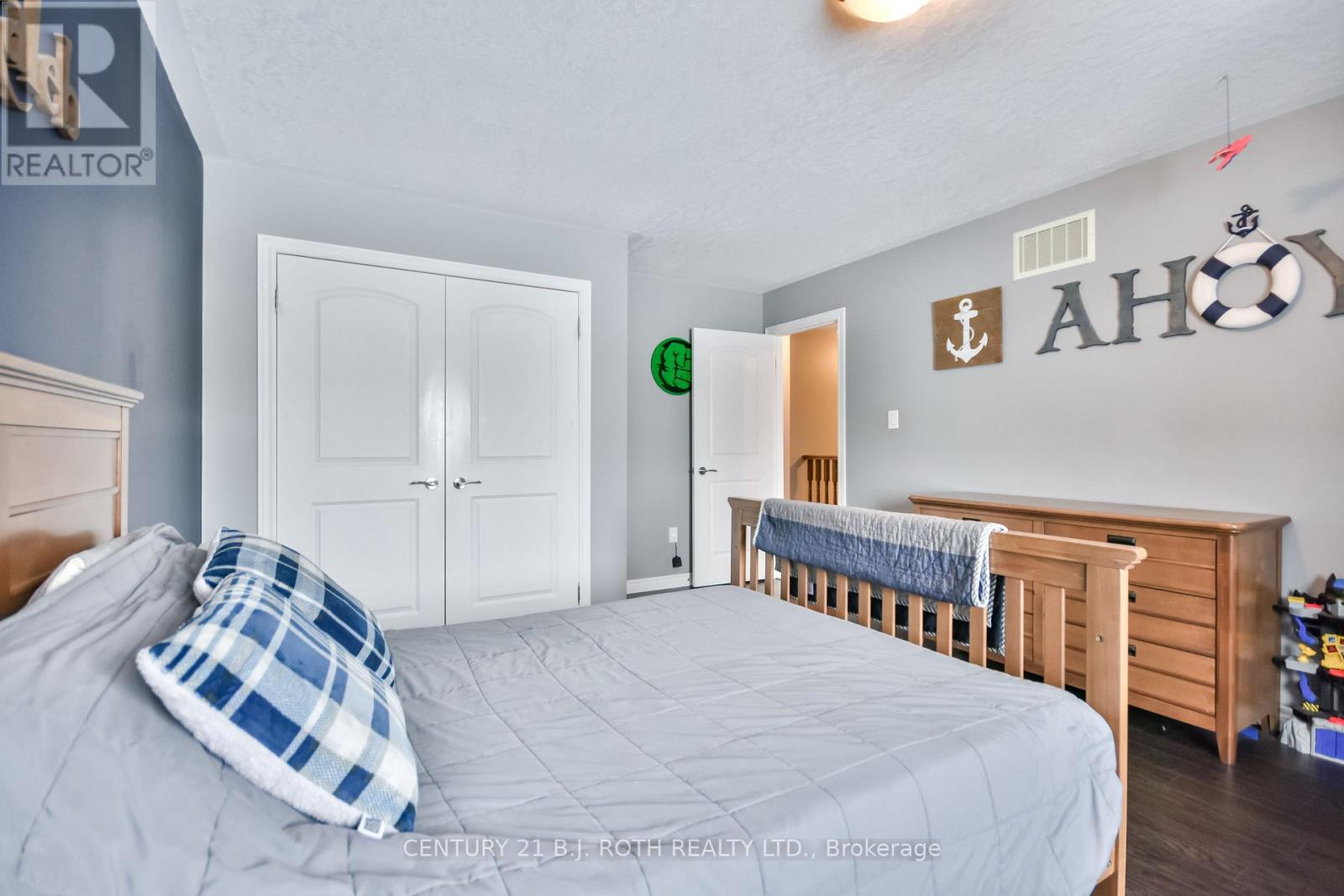 212 Maplewood Drive, Essa (Angus), Ontario  L0L 1B4 - Photo 15 - N12514836