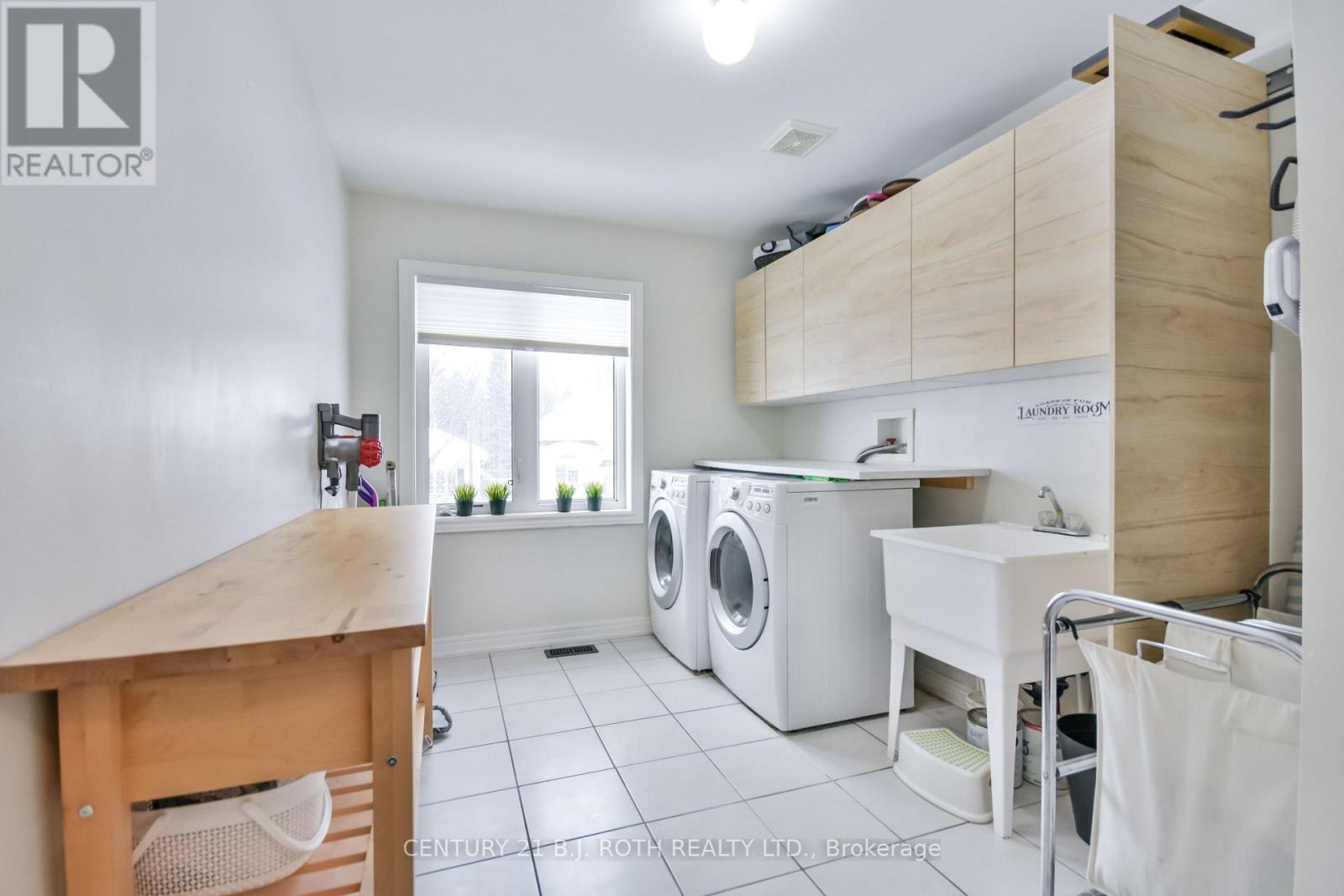 212 Maplewood Drive, Essa (Angus), Ontario  L0L 1B4 - Photo 17 - N12514836