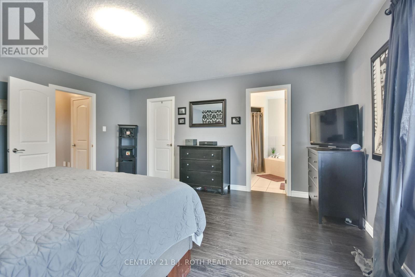 212 Maplewood Drive, Essa (Angus), Ontario  L0L 1B4 - Photo 19 - N12514836