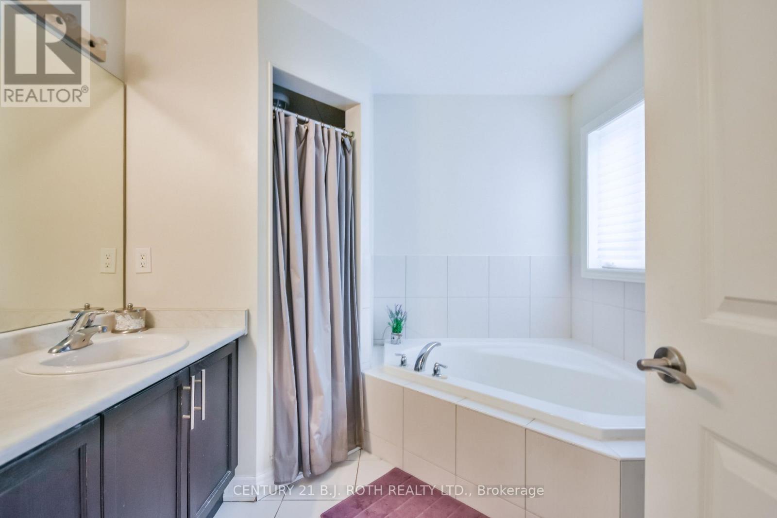 212 Maplewood Drive, Essa (Angus), Ontario  L0L 1B4 - Photo 20 - N12514836