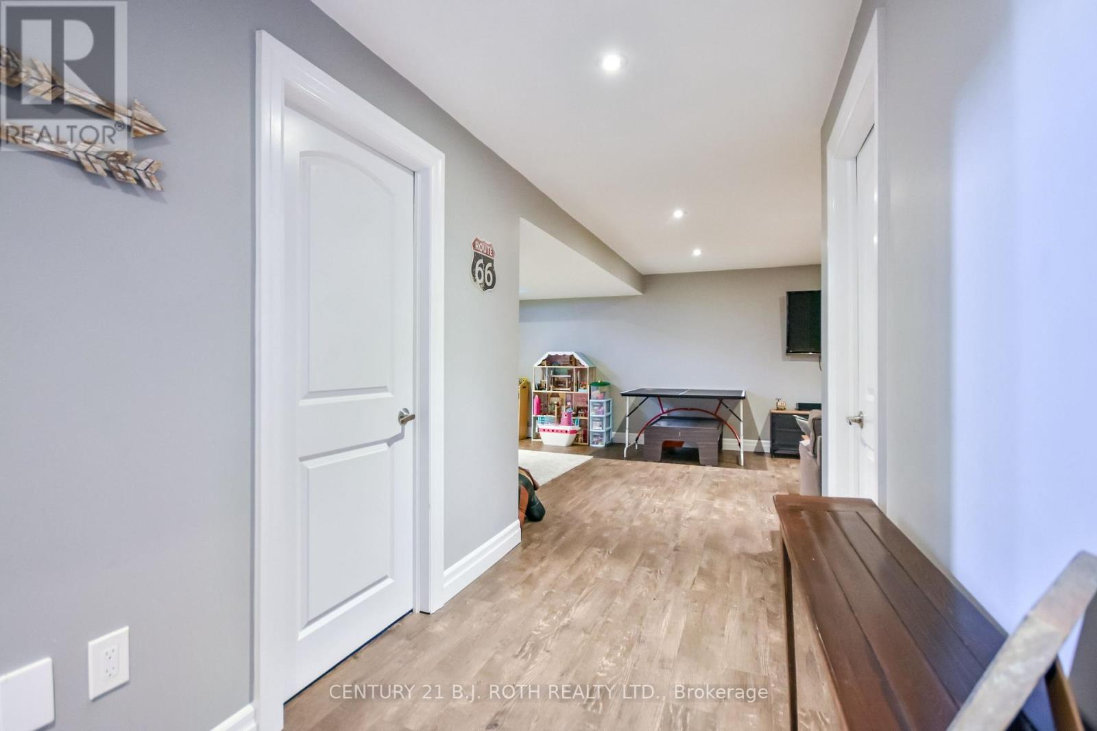 212 Maplewood Drive, Essa (Angus), Ontario  L0L 1B4 - Photo 21 - N12514836