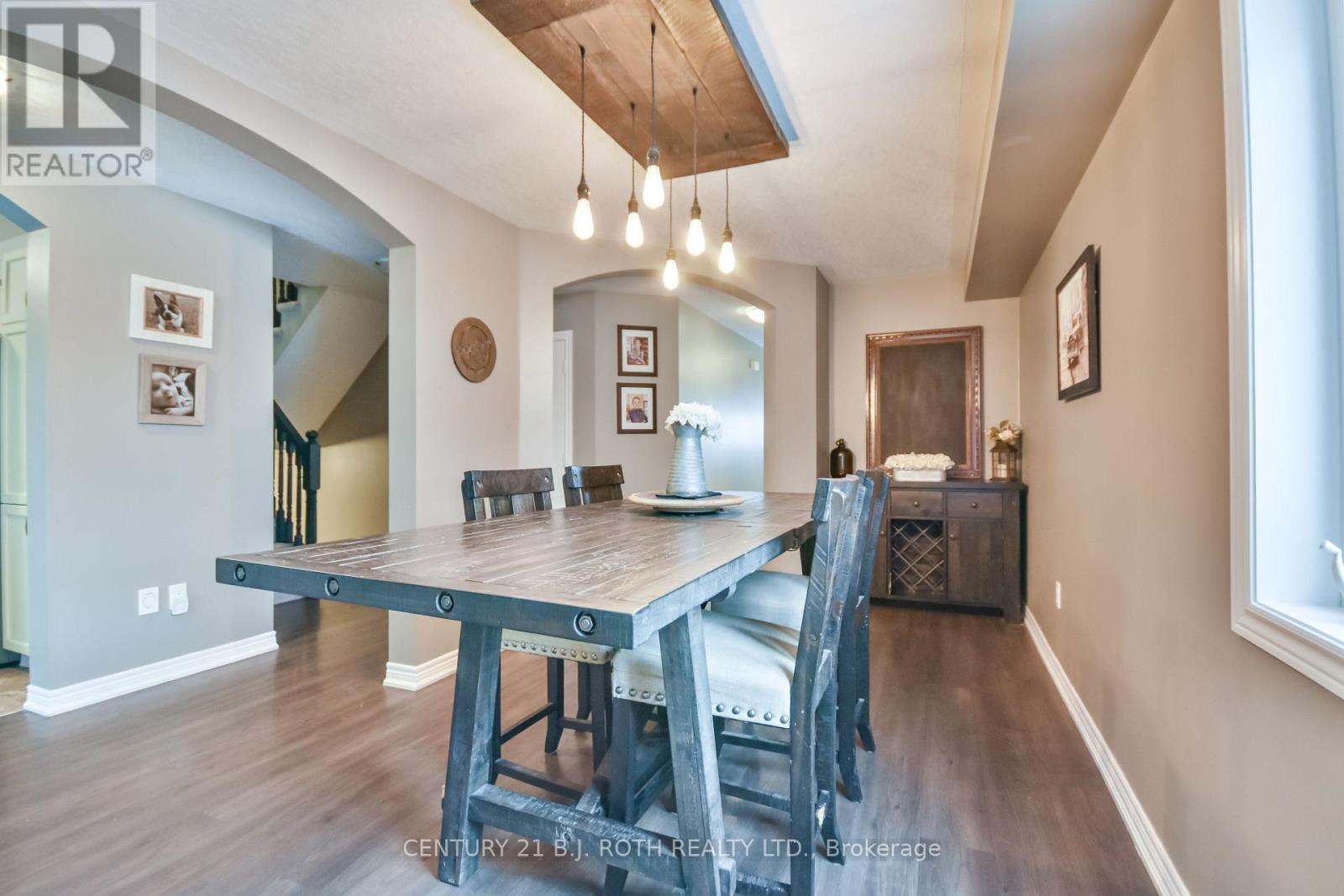 212 Maplewood Drive, Essa (Angus), Ontario  L0L 1B4 - Photo 3 - N12514836