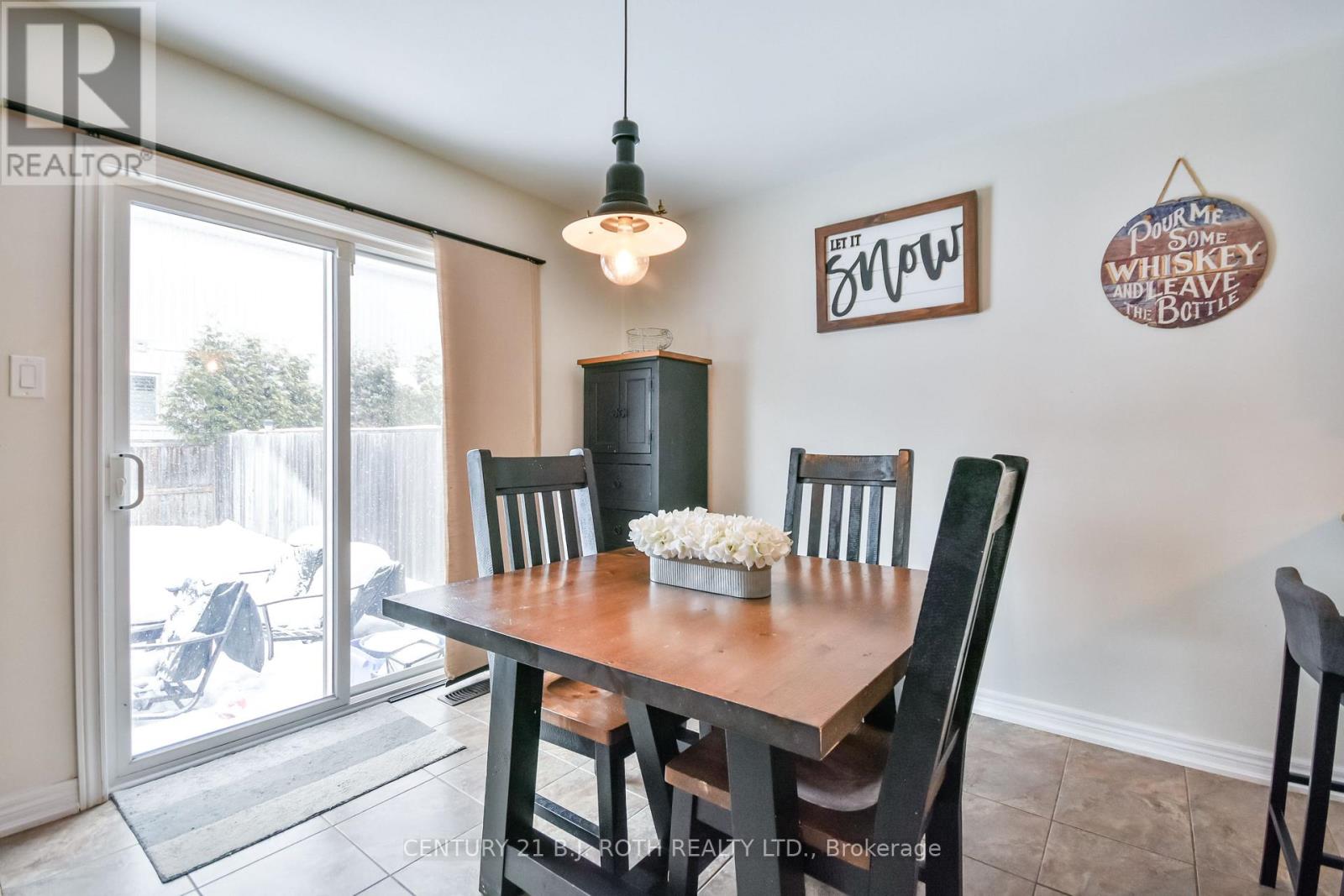 212 Maplewood Drive, Essa (Angus), Ontario  L0L 1B4 - Photo 7 - N12514836