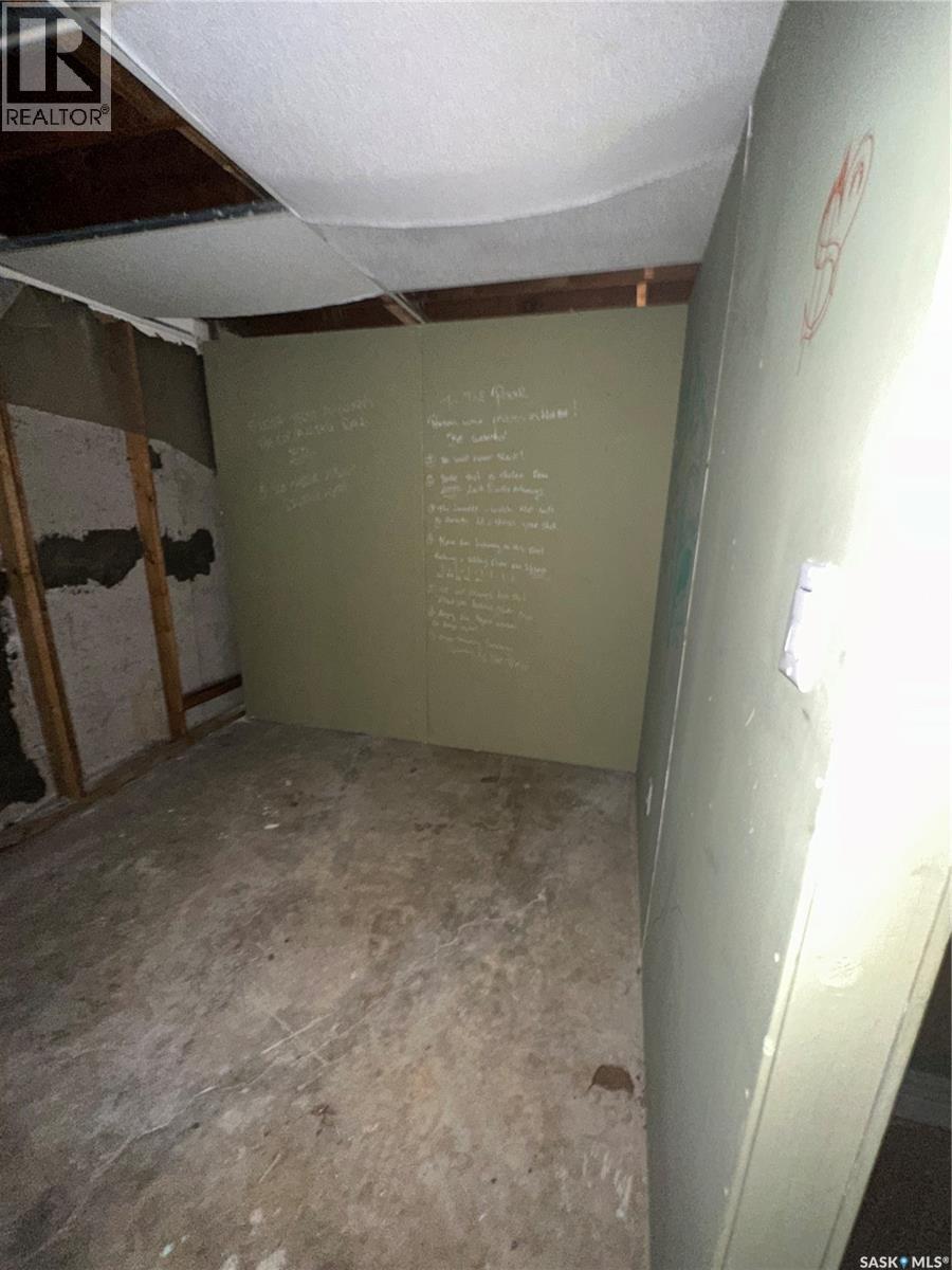 1118 Angus Street, Regina, Saskatchewan  S4T 1Y5 - Photo 10 - SK022275