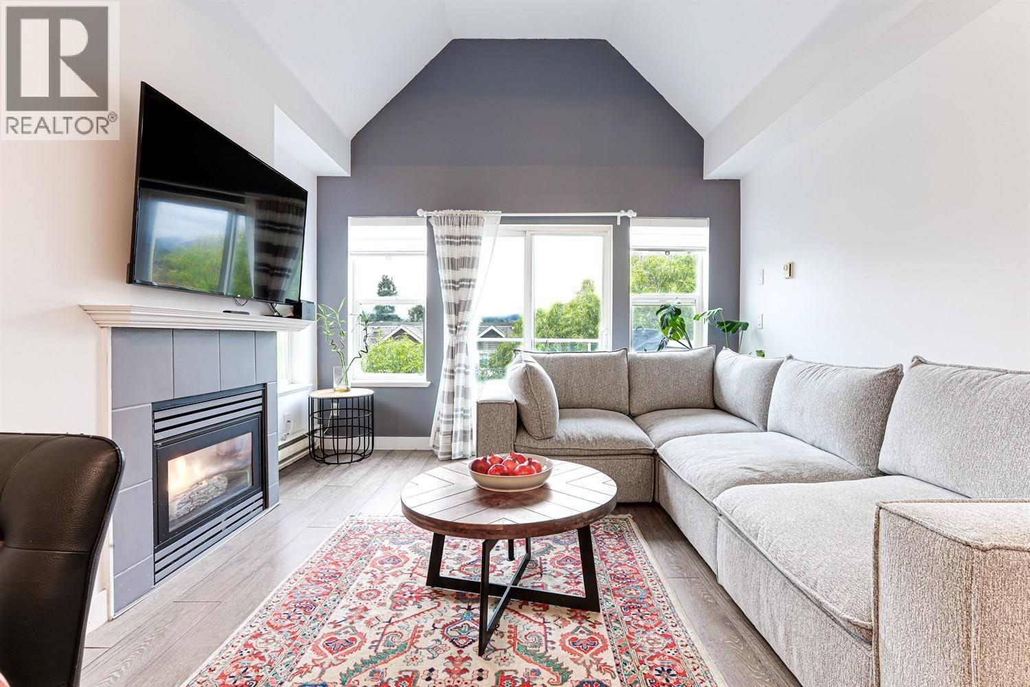 402 1558 Grant Avenue, Port Coquitlam, British Columbia  V3B 1P2 - Photo 1 - R3065221