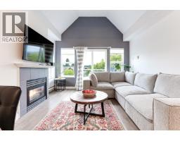 402 1558 GRANT AVENUE