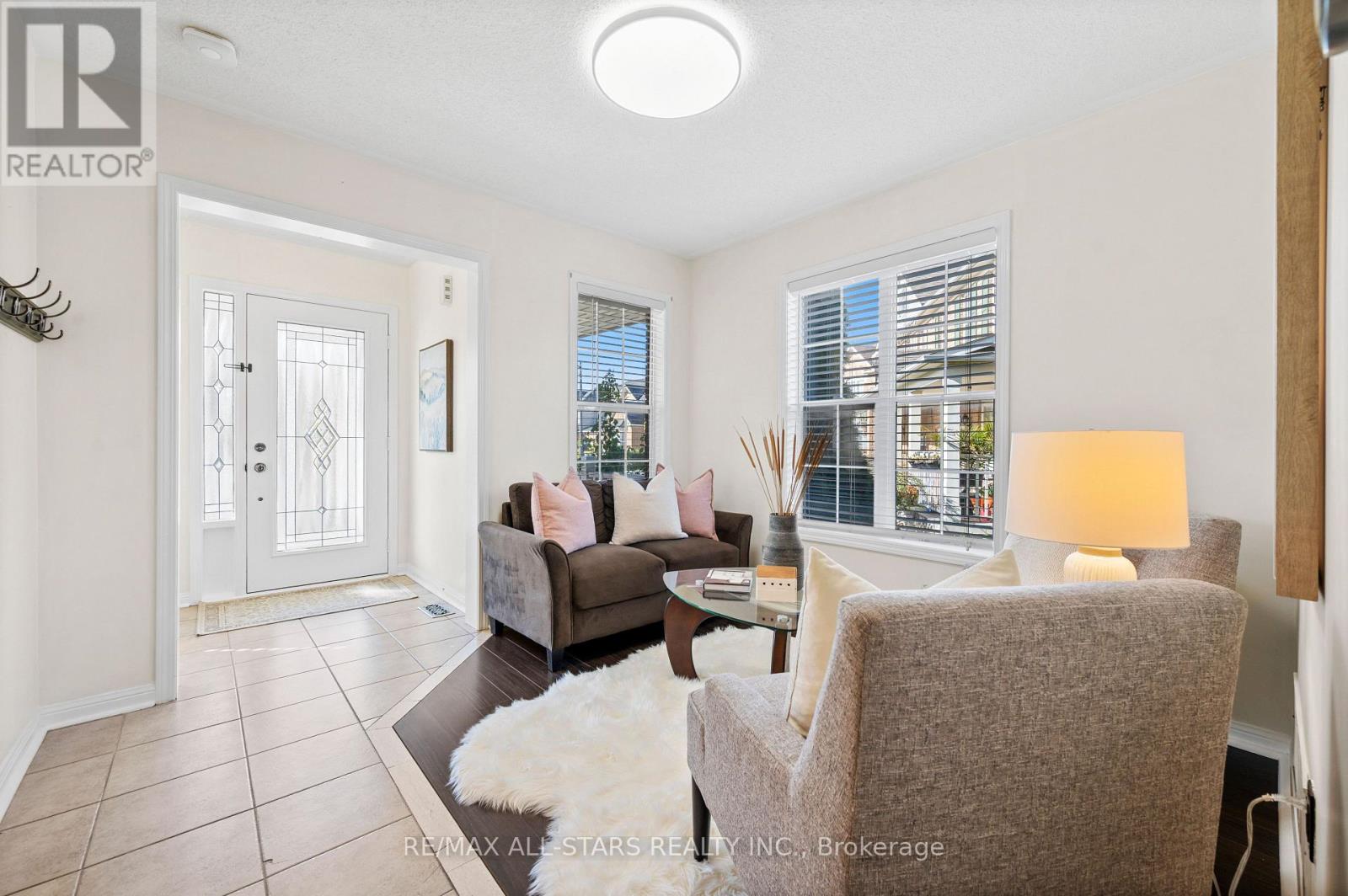 1549 Evans Terrace, Milton, Ontario  L9T 5J4 - Photo 5 - W12514780